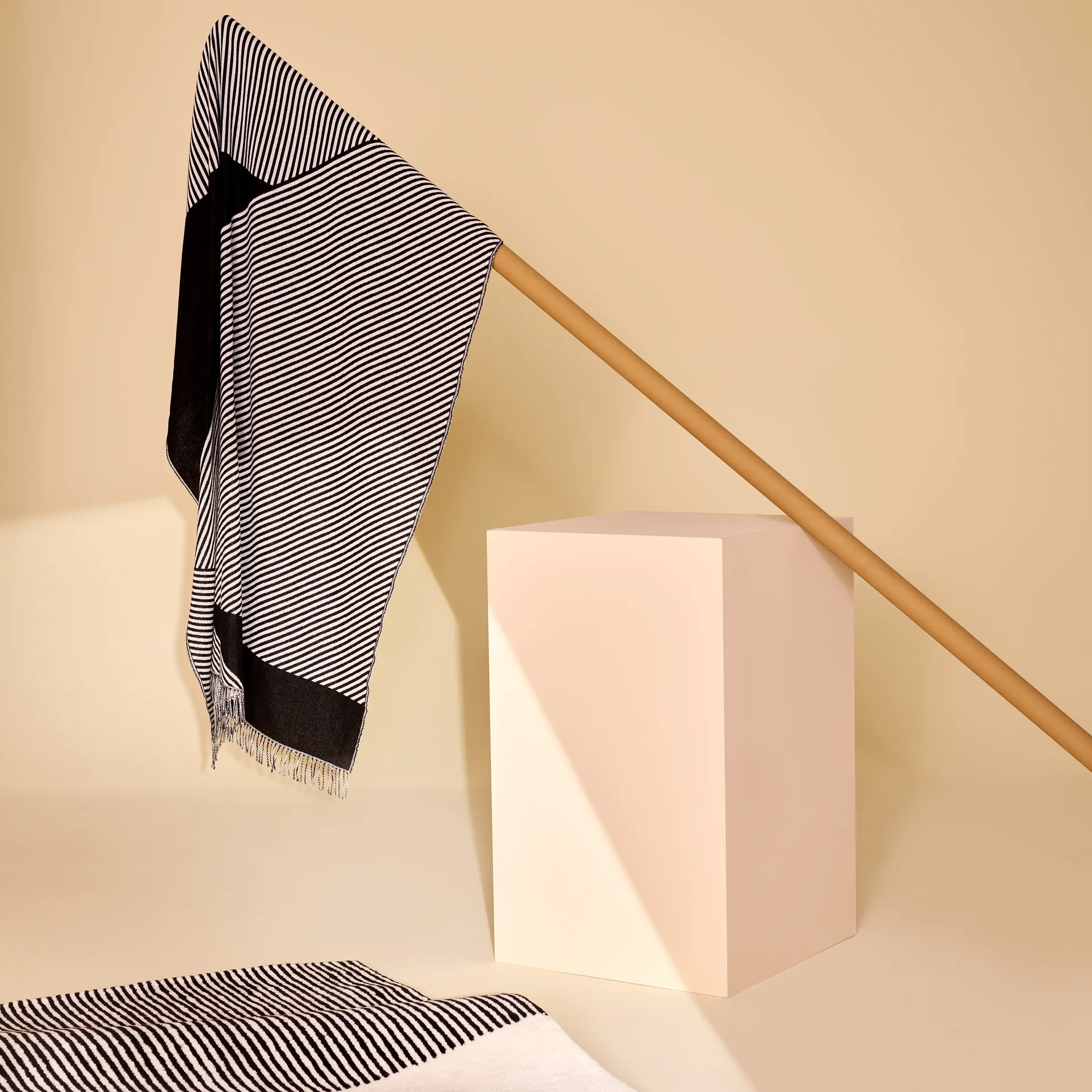 Stripes bomullspläd, Svart NJRD