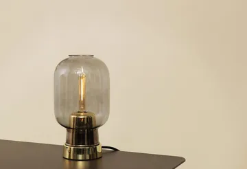 Amp bordslampa - grå-mässing - Normann Copenhagen