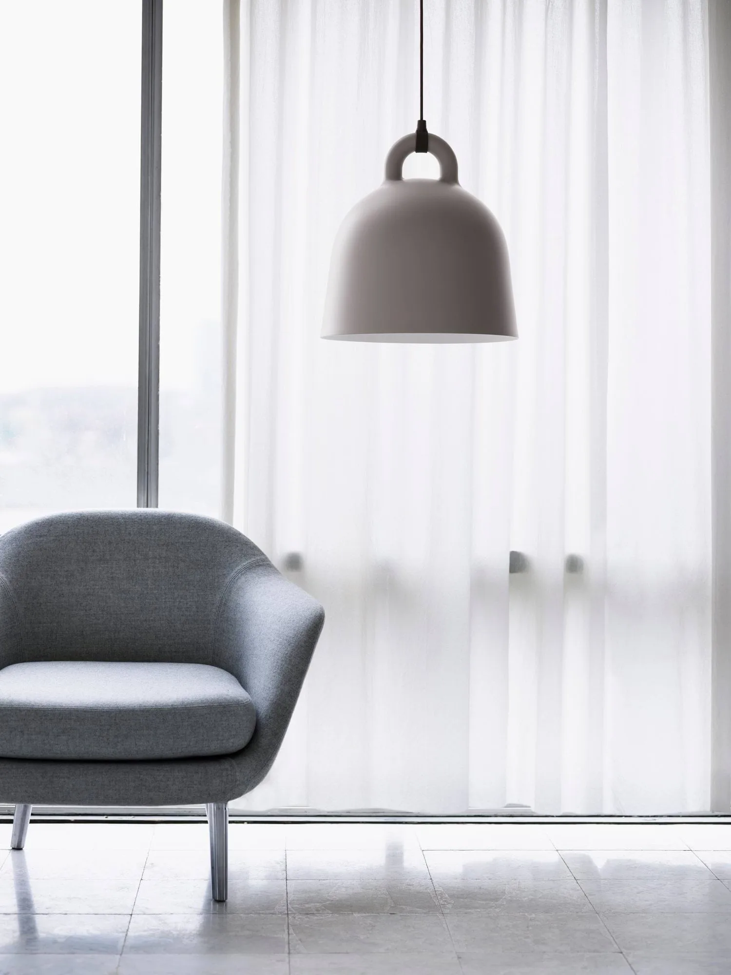 Bell lampa sand, medium Normann Copenhagen