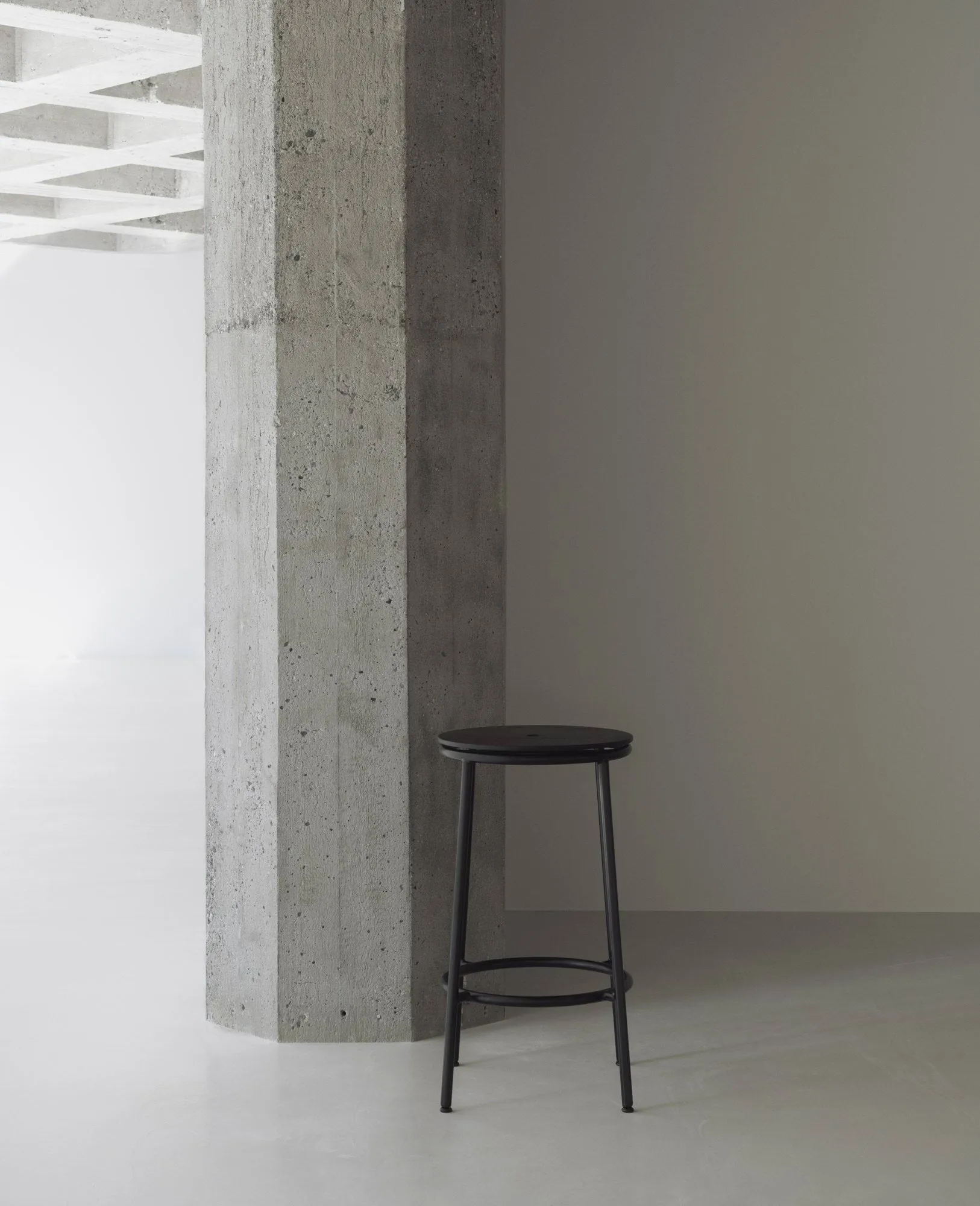 Circa barstol 65 cm, Svart aluminium Normann Copenhagen