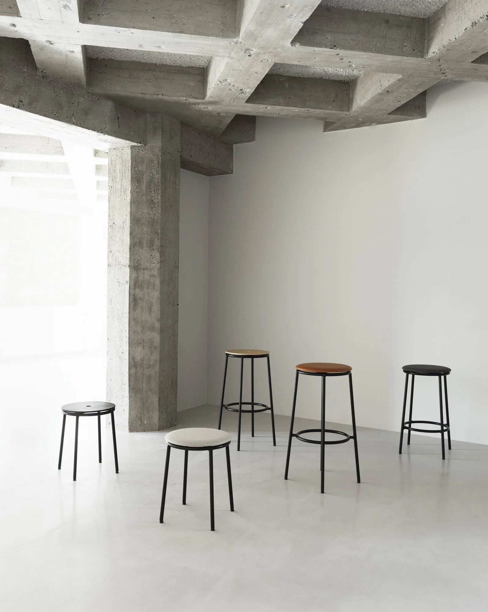 Circa pall 45 cm, Svart aluminium Normann Copenhagen