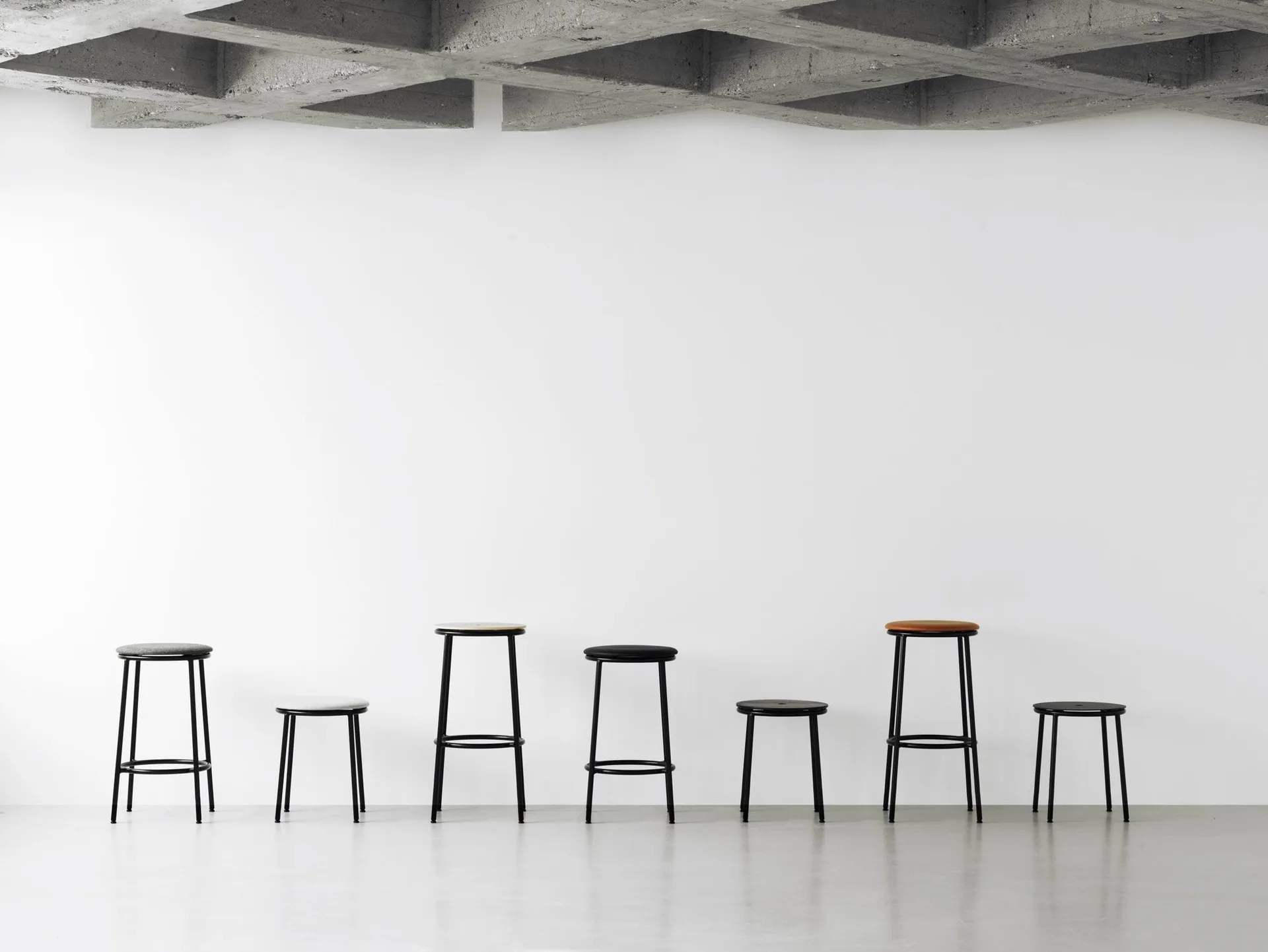 Circa pall 45 cm, Svart aluminium Normann Copenhagen