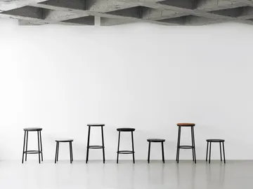 Circa pall 45 cm - Svart ek - Normann Copenhagen