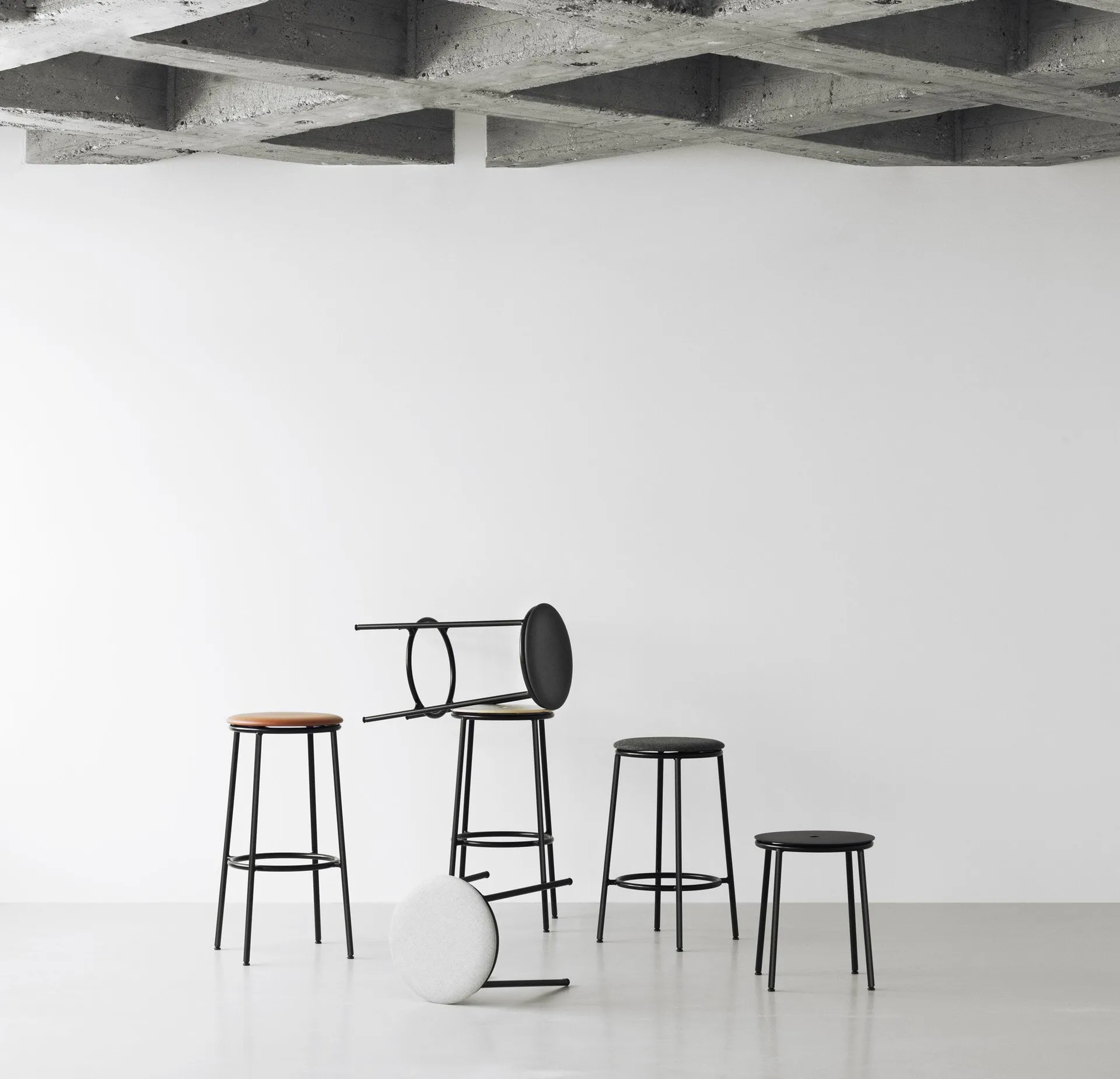 Circa pall 45 cm, Svart ek Normann Copenhagen