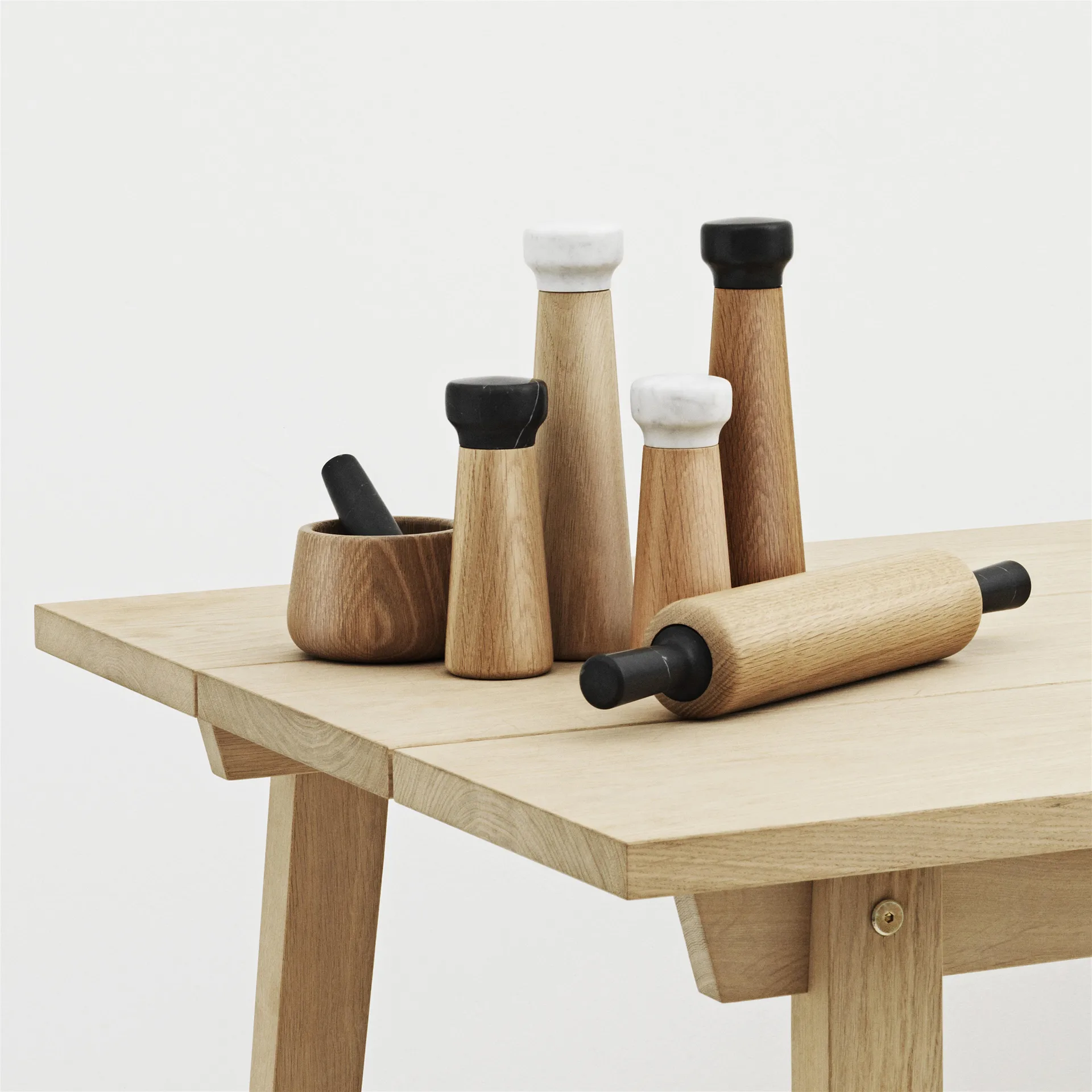 Craft saltkvarn ek-vit marmor, stor Normann Copenhagen