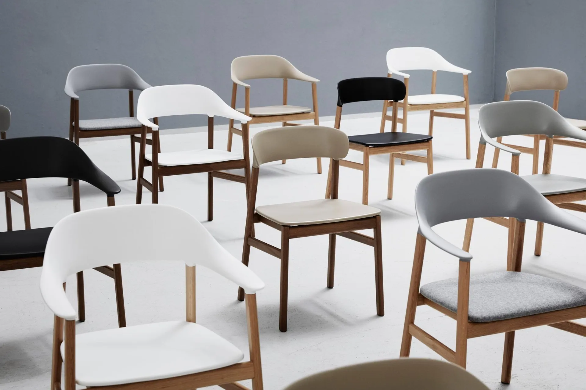 Herit karmstol rökt ek, Dusty Green Normann Copenhagen