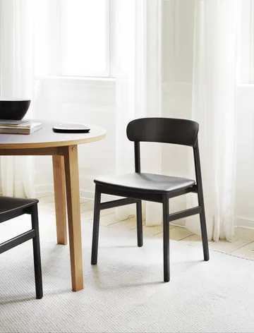 Herit stol rökt ek - Dusty green (grön) - Normann Copenhagen