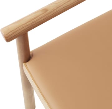 Timb karmstol med dyna - Tan/ Ultra Leather - Camel - Normann Copenhagen