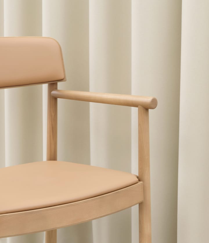 Timb karmstol med dyna, Tan/ Ultra Leather - Camel Normann Copenhagen