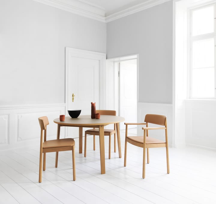 Timb karmstol med dyna, Tan/ Ultra Leather - Camel Normann Copenhagen