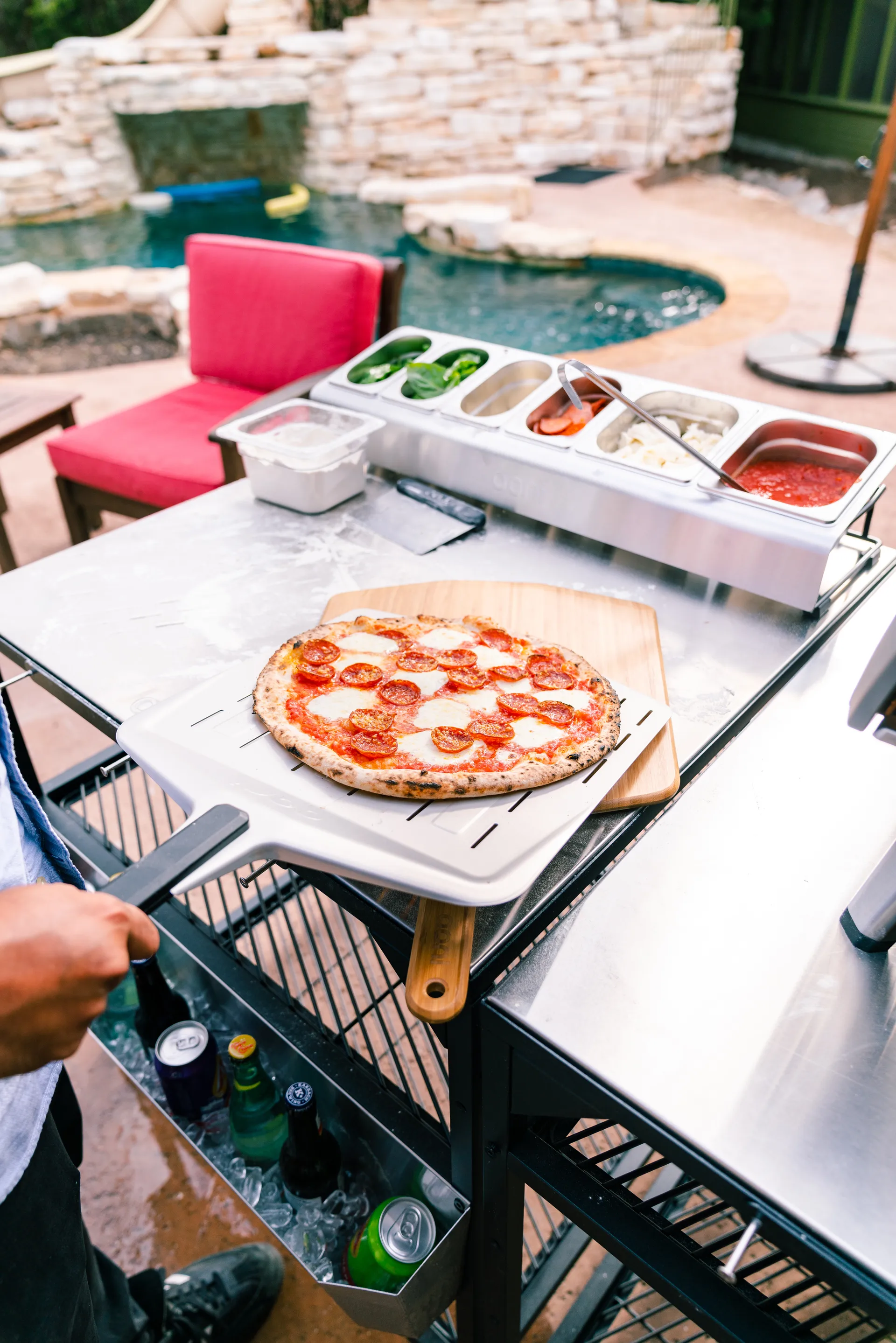 Ooni Signature perforerad pizzaspade, Aluminium-valnöt, 12" Ooni