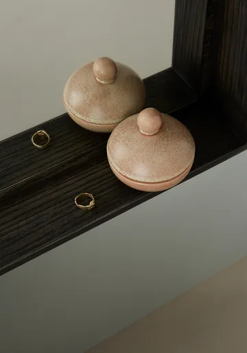 Saga Bonbonniere skål med lock låg Ø8 cm - Camel - OYOY