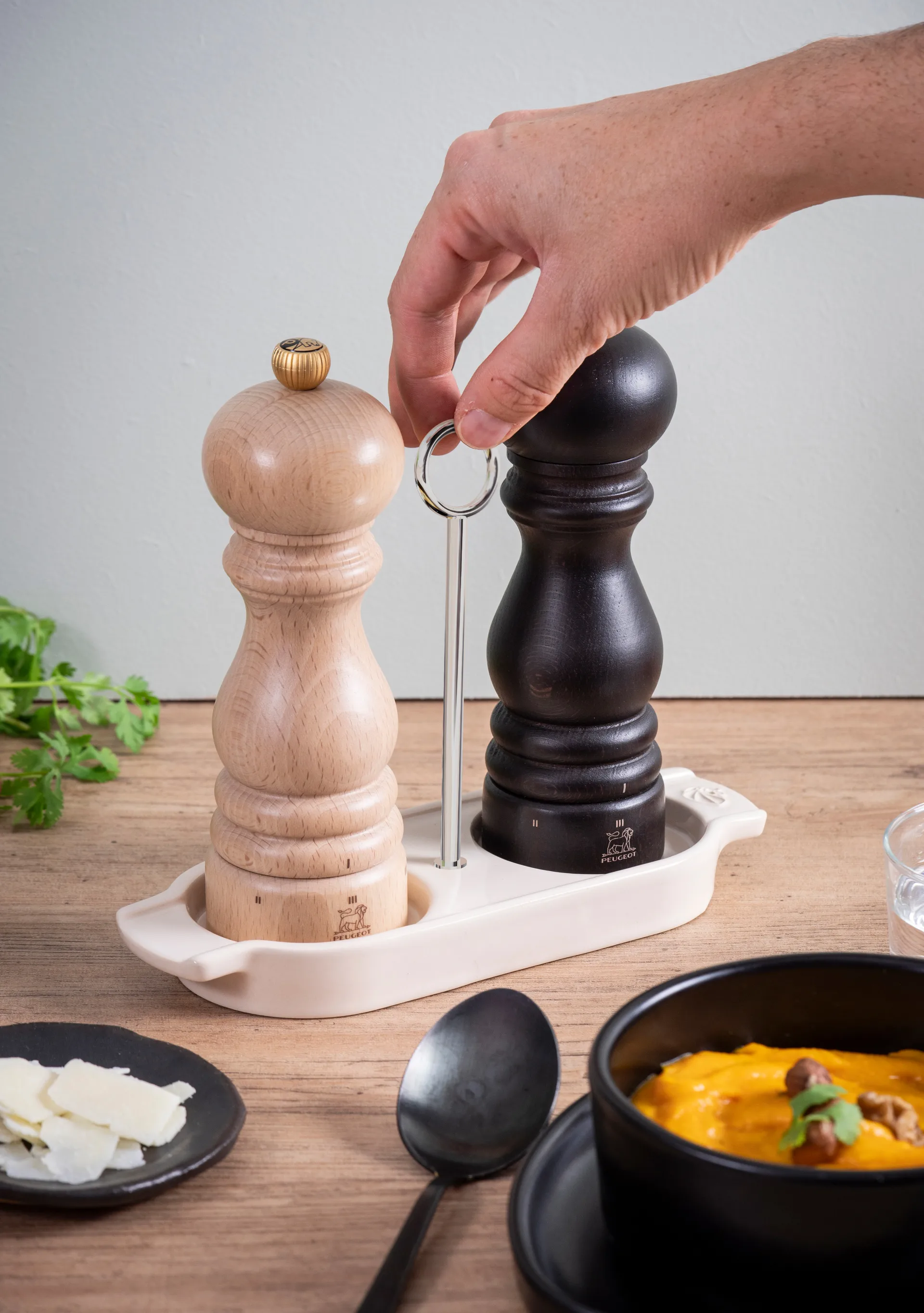 Linea kryddkvarnsställ med handtag, Ecru Peugeot