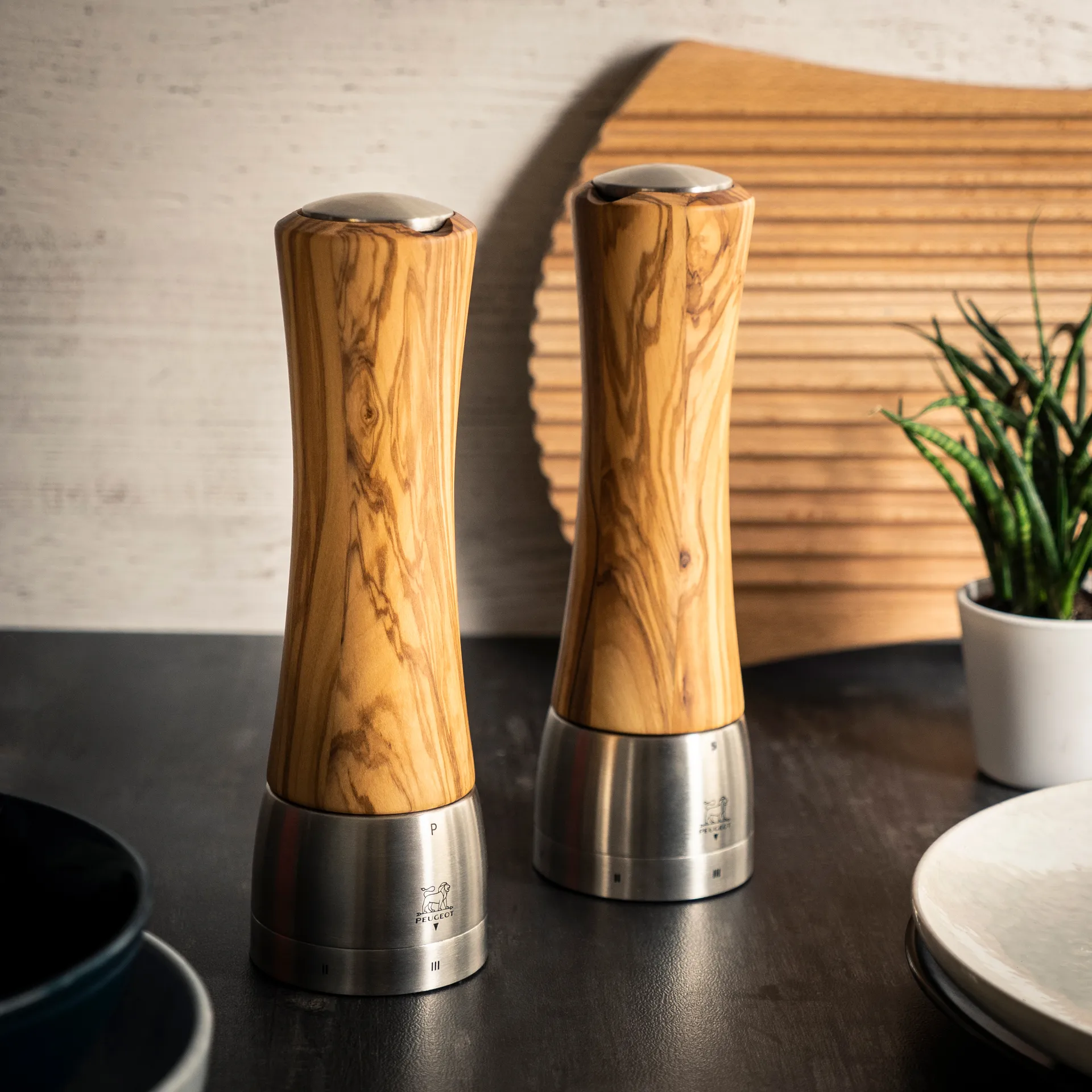 Madras Z saltkvarn 21 cm, Olive wood-stainless steel Peugeot