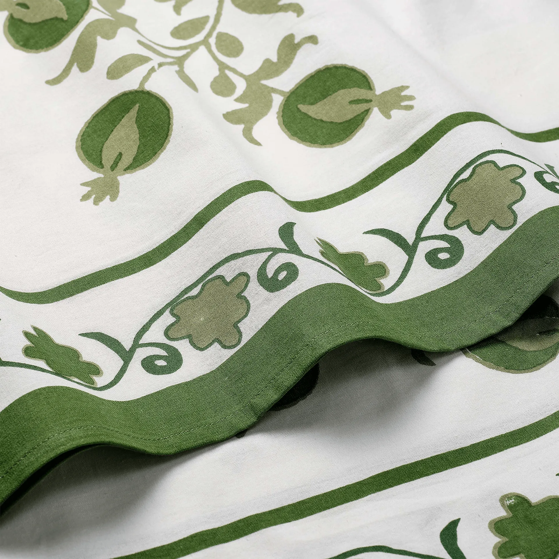 Suzani bordsduk, Green, 250x150 cm Pick a Poppy