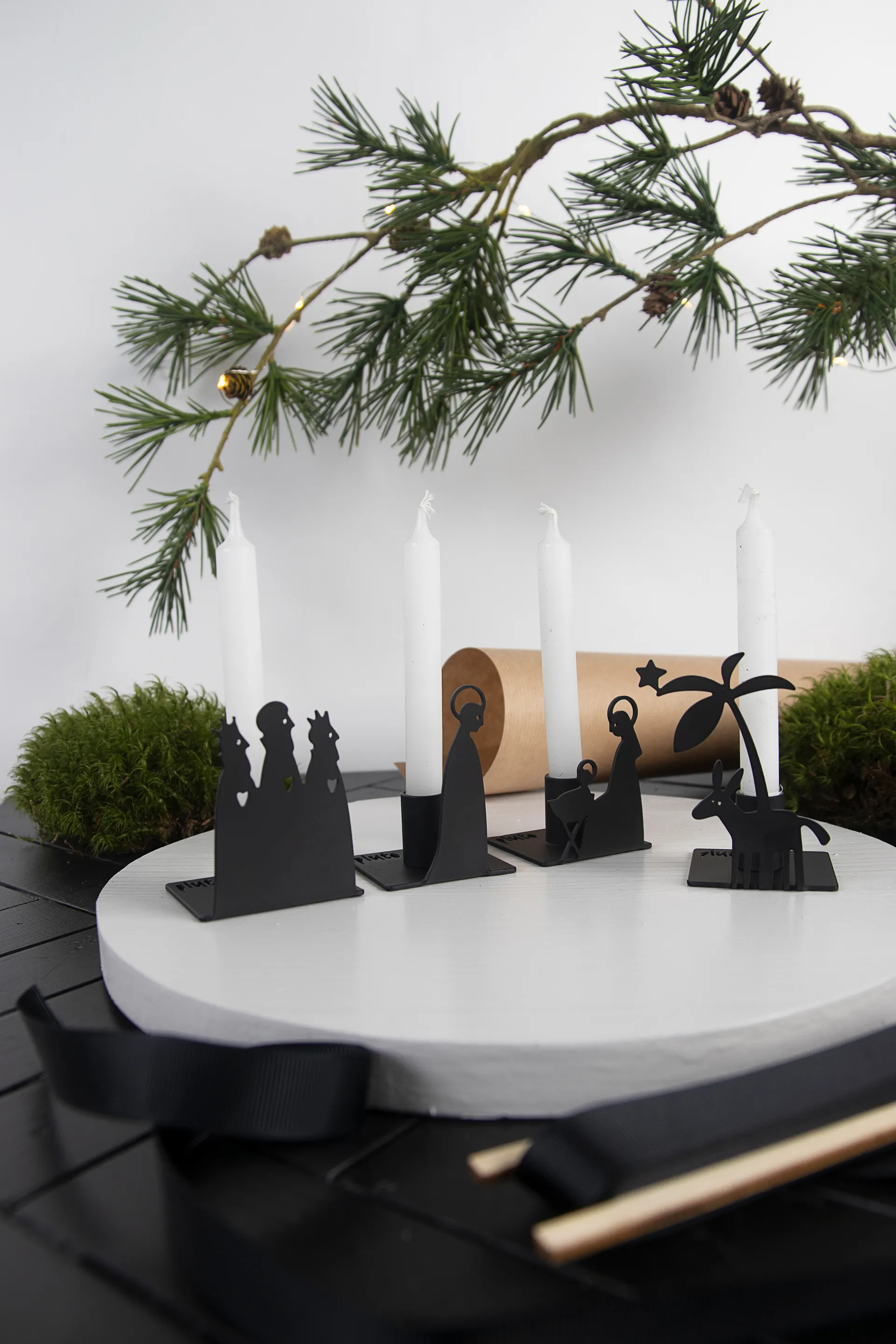 Krubba adventsljusstake metall, Liten Pluto Design