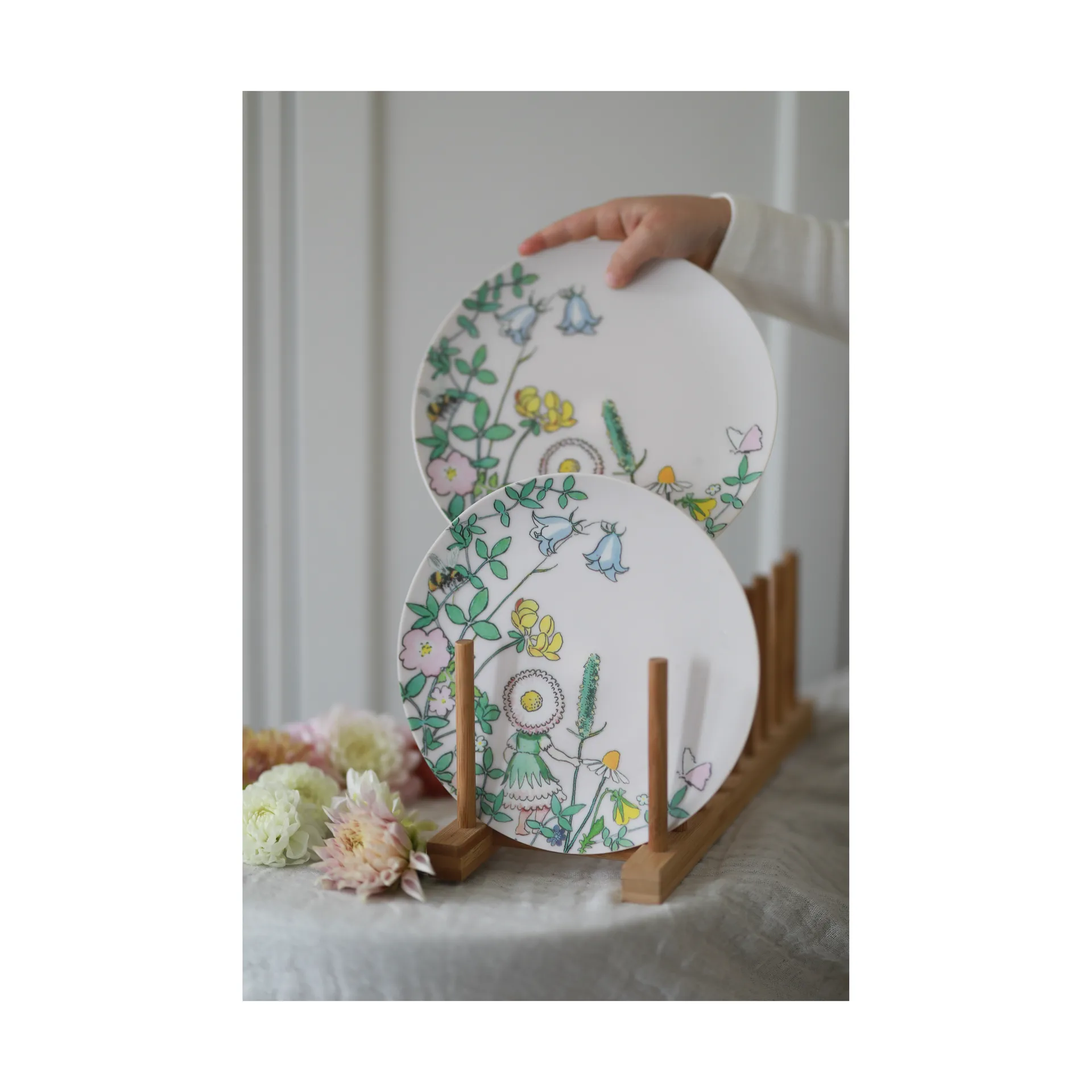 Elsa Beskow Blomsterfesten tallrik Ø20 cm, Multi Rätt Start