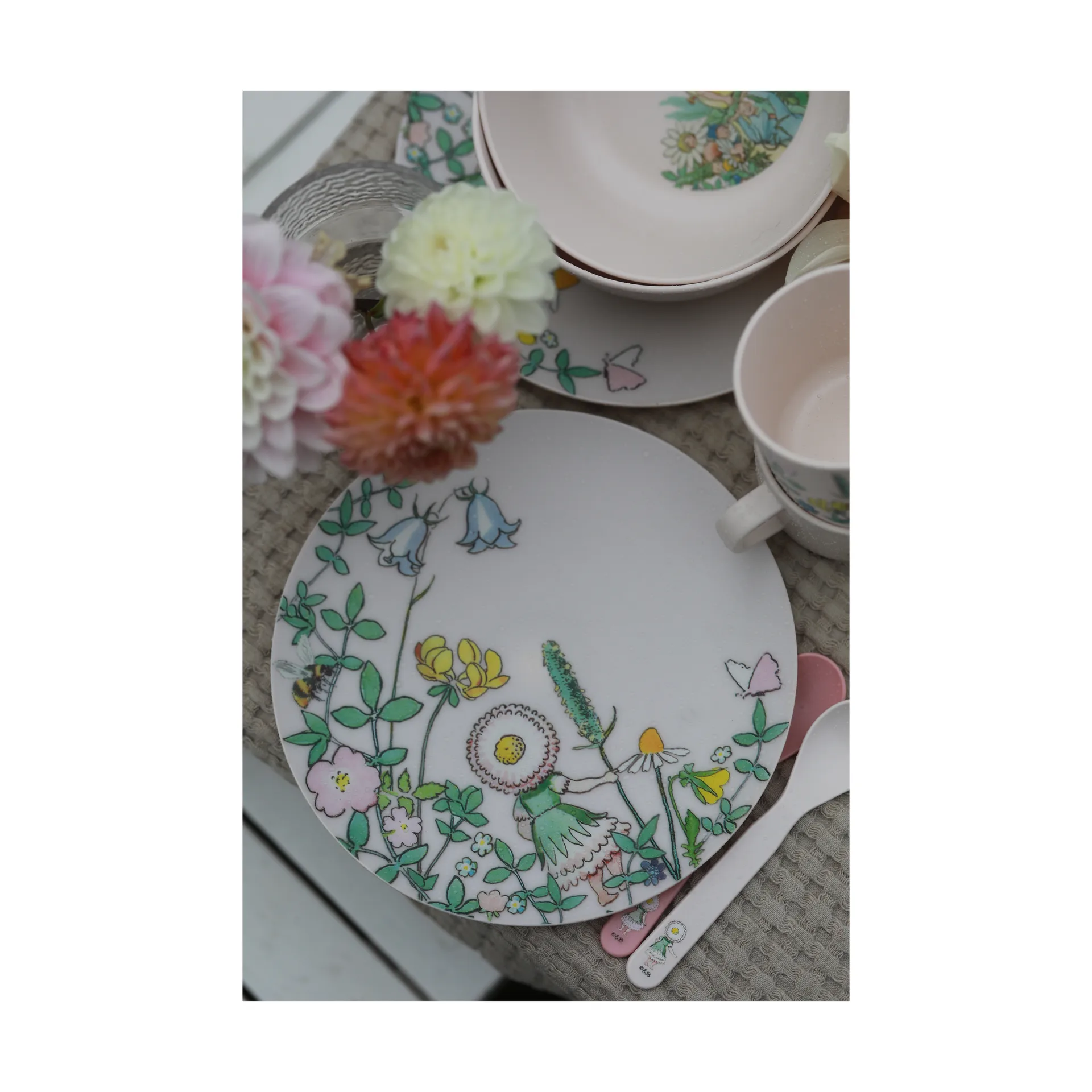 Elsa Beskow Blomsterfesten tallrik Ø20 cm, Multi Rätt Start