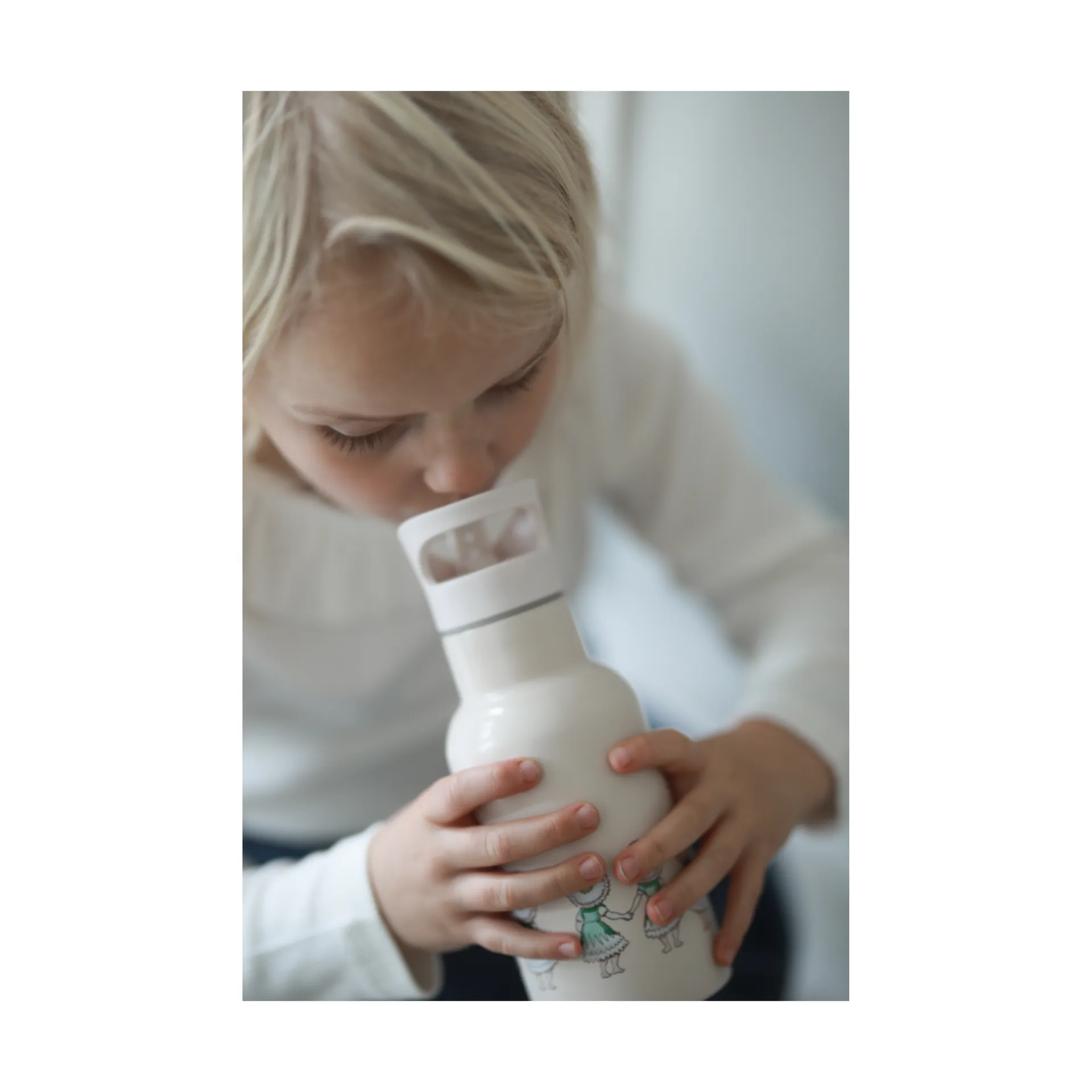 Elsa Beskow Blomsterfesten vattenflaska 34 cl, Vit Rätt Start