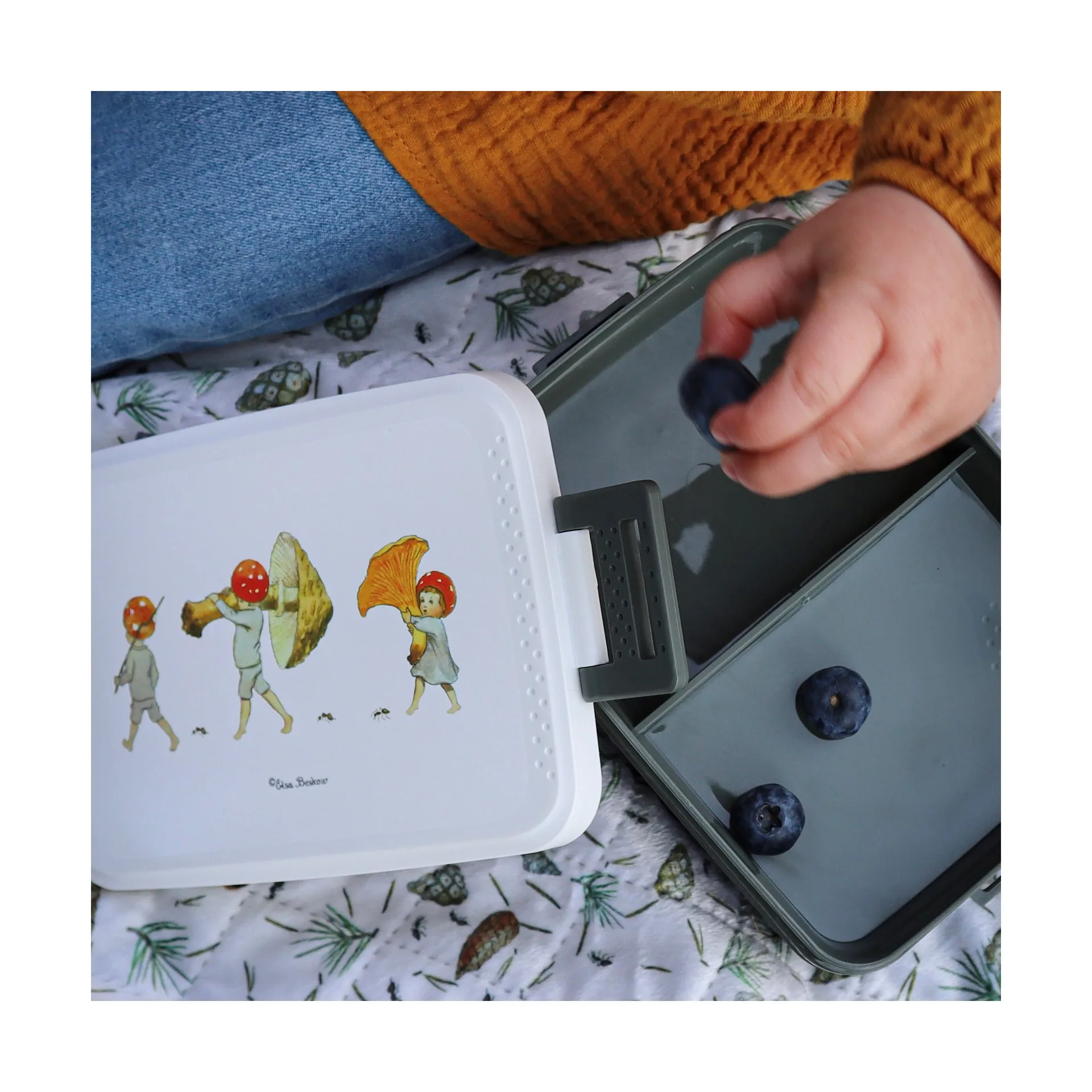 Elsa Beskow Tomtebobarnen lunchlåda 8x18,5 cm, Brun-vit Rätt Start