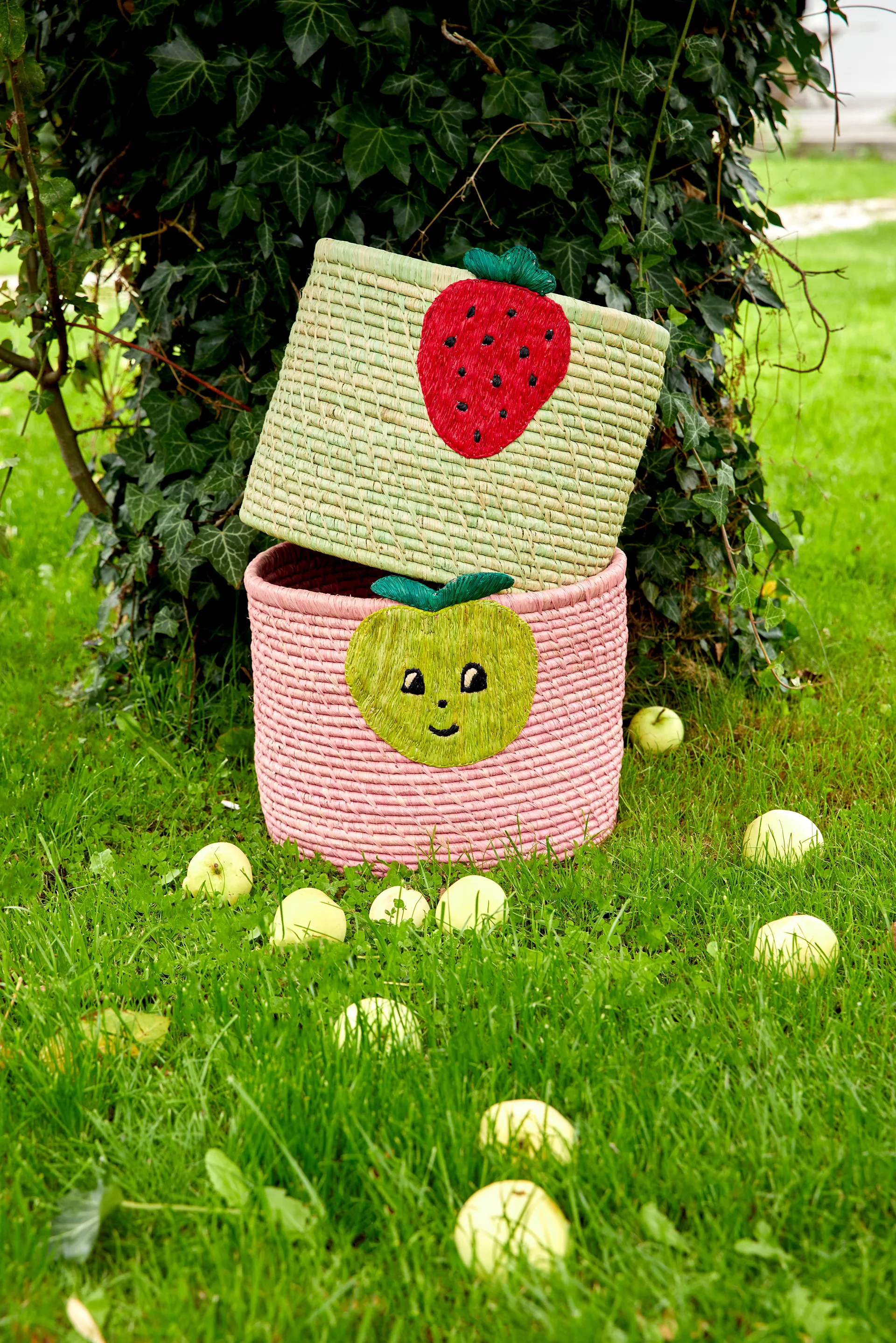 Rice raffia förvaringskorg Ø35 cm, Strawberry embroidery RICE