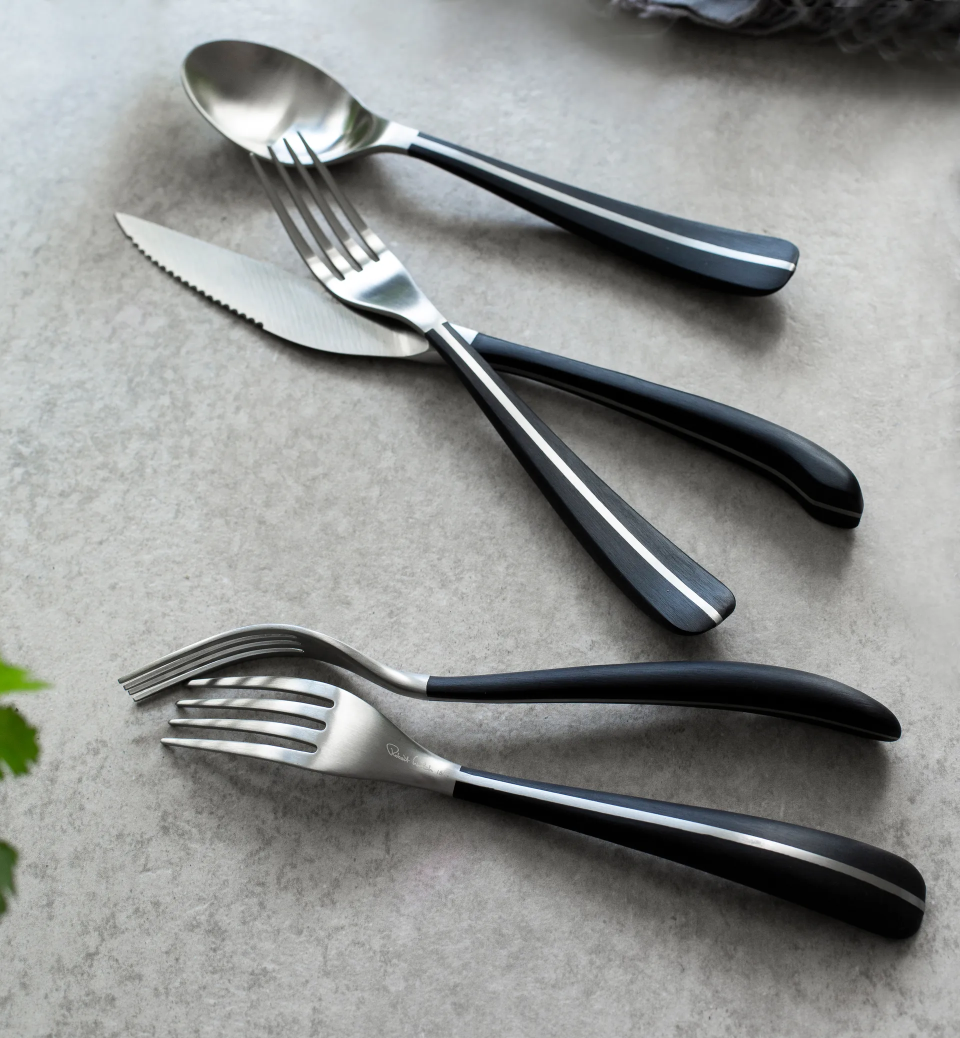 Contour grillkniv, Svart Robert Welch