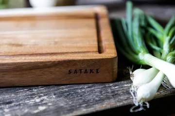 Satake skärbräda - Akacia, oljad, 43,2x27,9x3,8 cm - Satake