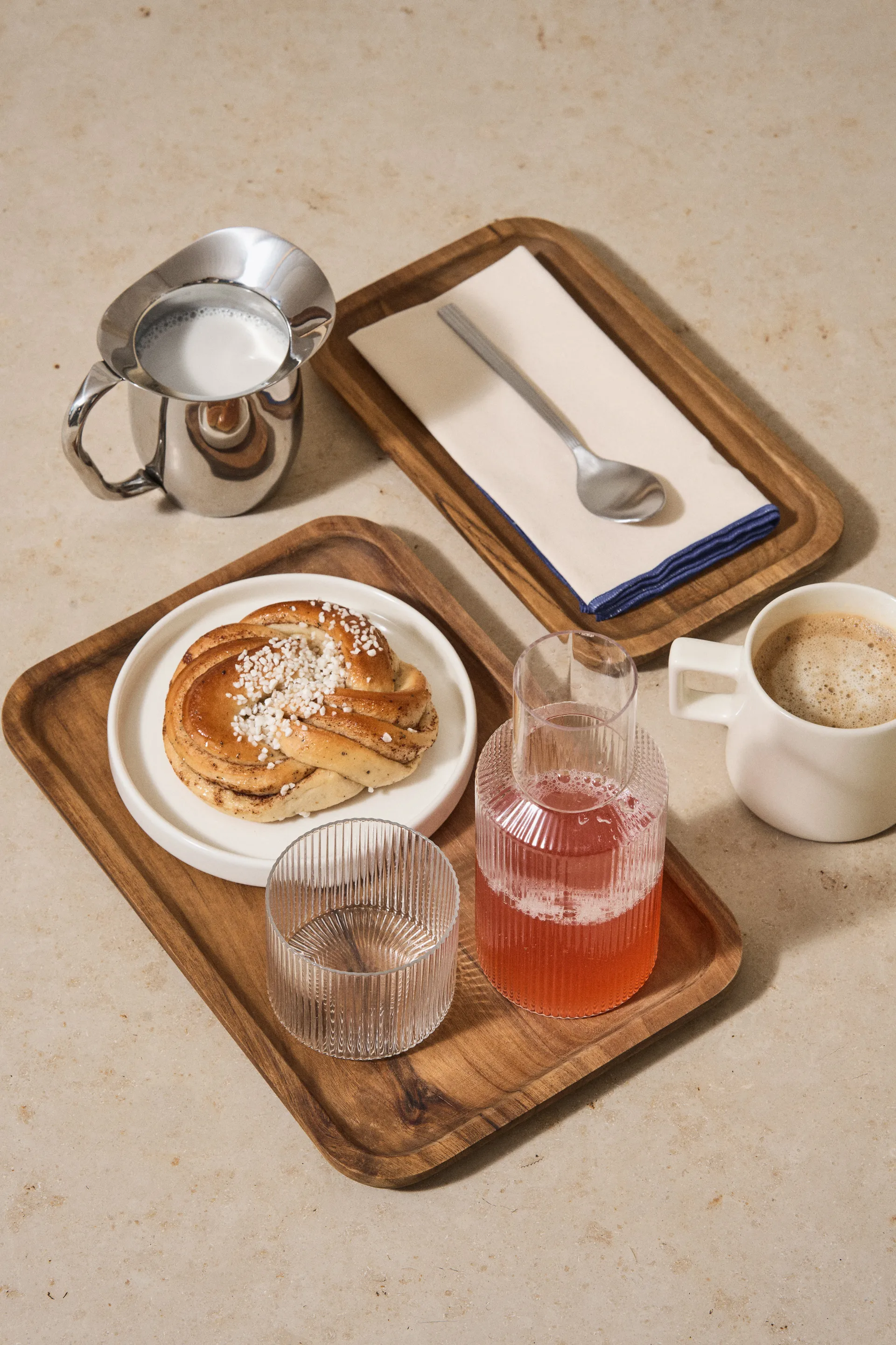 Hollow serveringsbricka, 15x25 cm Scandi Living