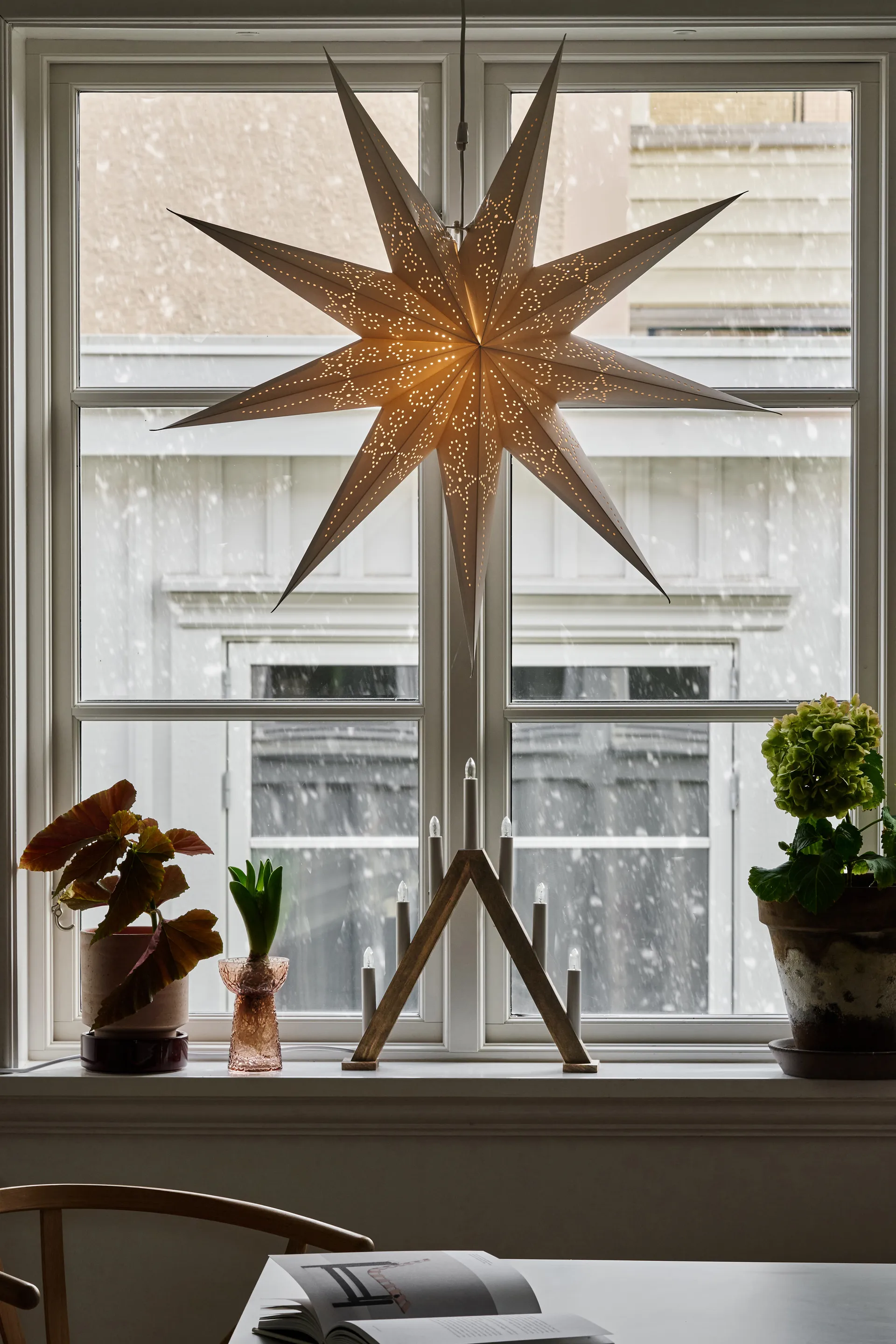 Nord adventsljusstake 40 cm, Mörkbetsad Scandi Living