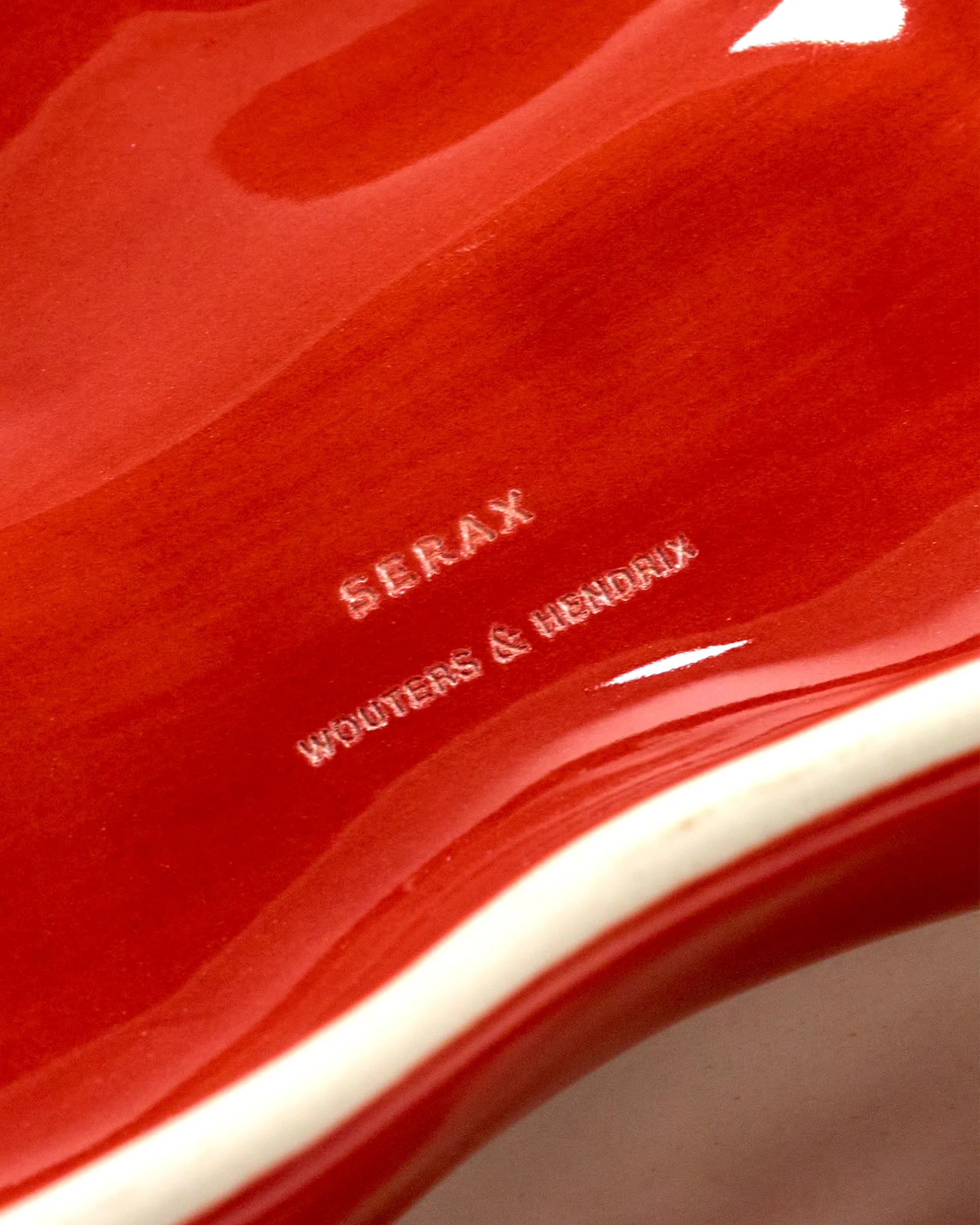 Les Objets Mouleversants bricka S, Red Serax