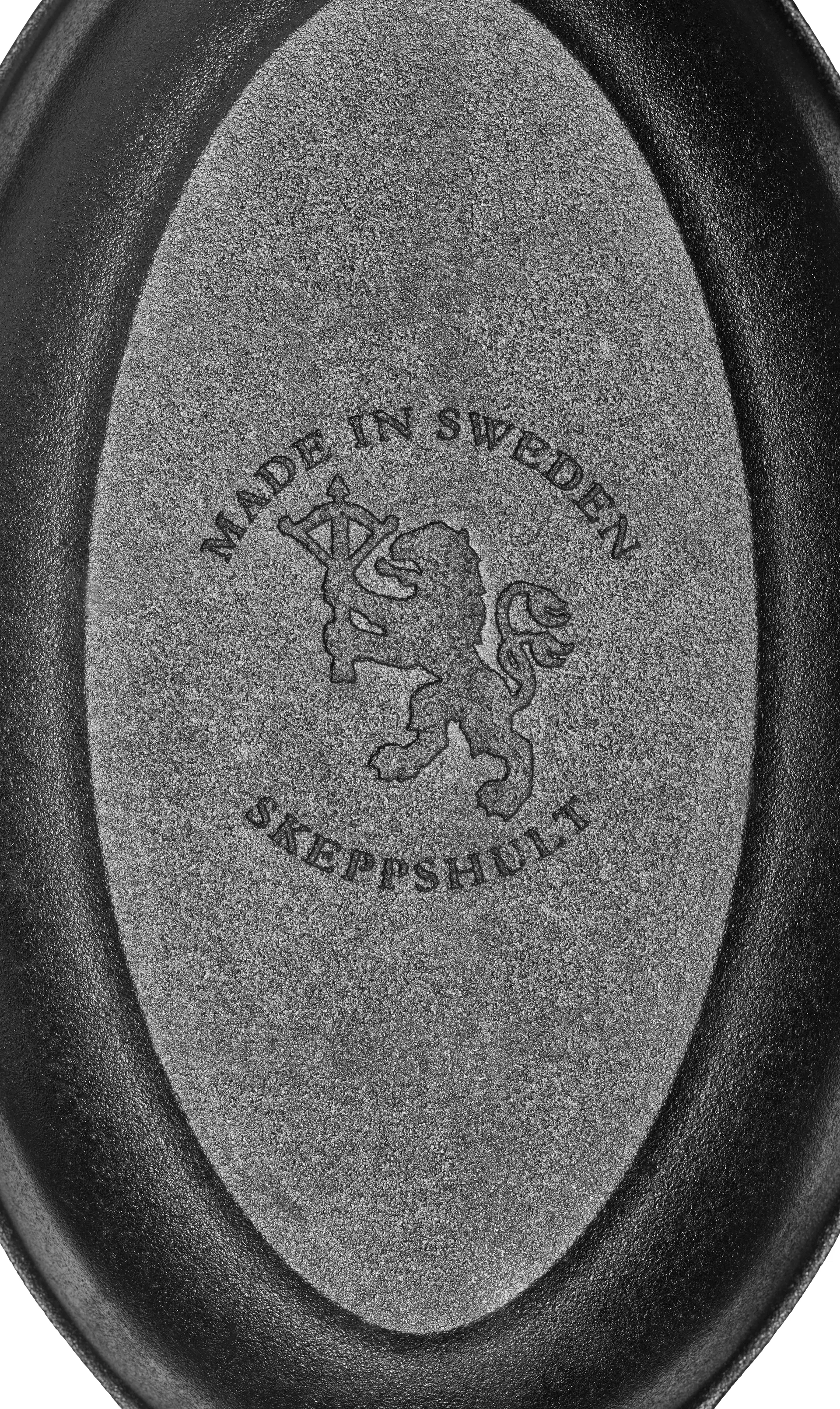 Skeppshult oval panna 28x17 cm, Trähandtag Skeppshult Gjutjärn