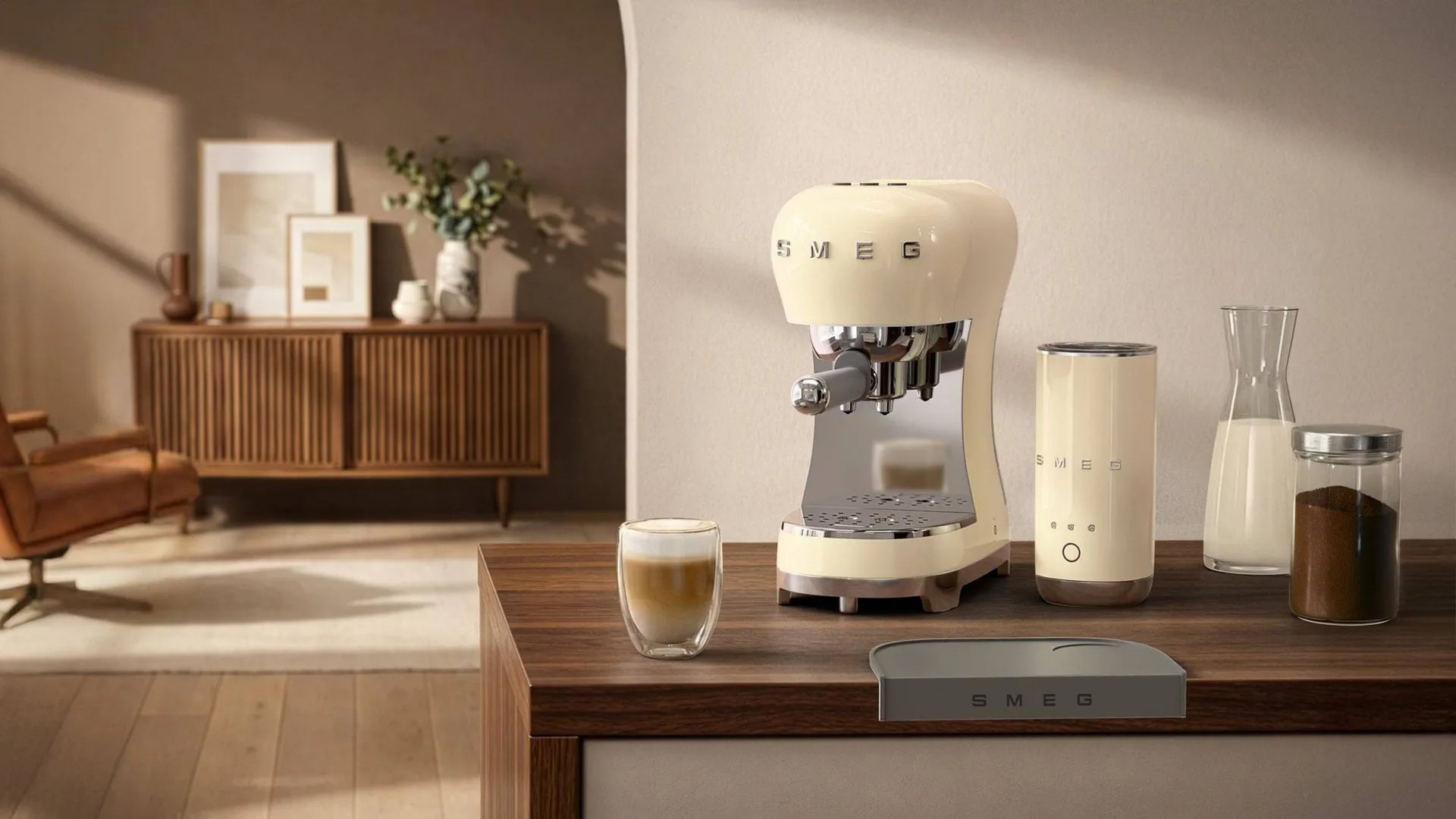 Smeg 50's Style espressomaskin med mjölkskummare, Creme Smeg