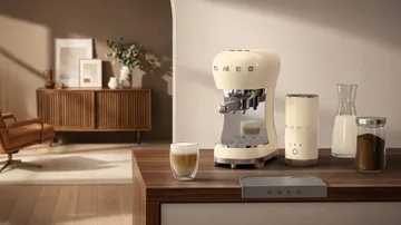 Smeg 50's Style espressomaskin med mjölkskummare - Creme - Smeg