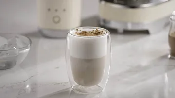 Smeg 50's Style espressomaskin med mjölkskummare - Creme - Smeg