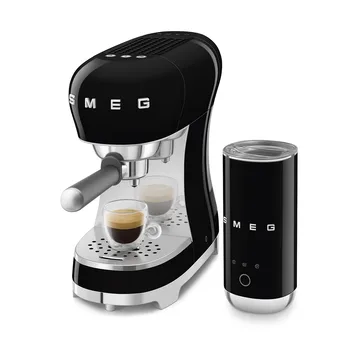 Smeg 50's Style espressomaskin med mjölkskummare - Svart - Smeg