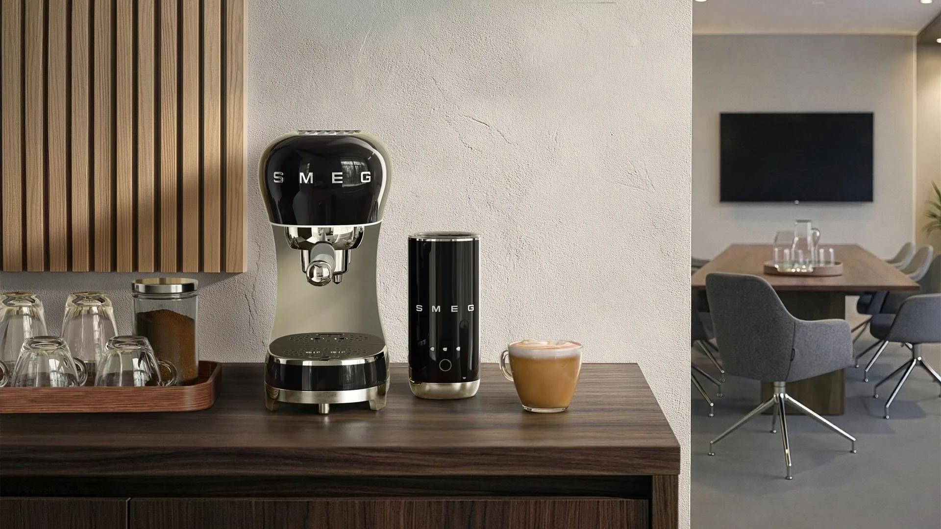 Smeg 50's Style espressomaskin med mjölkskummare, Svart Smeg