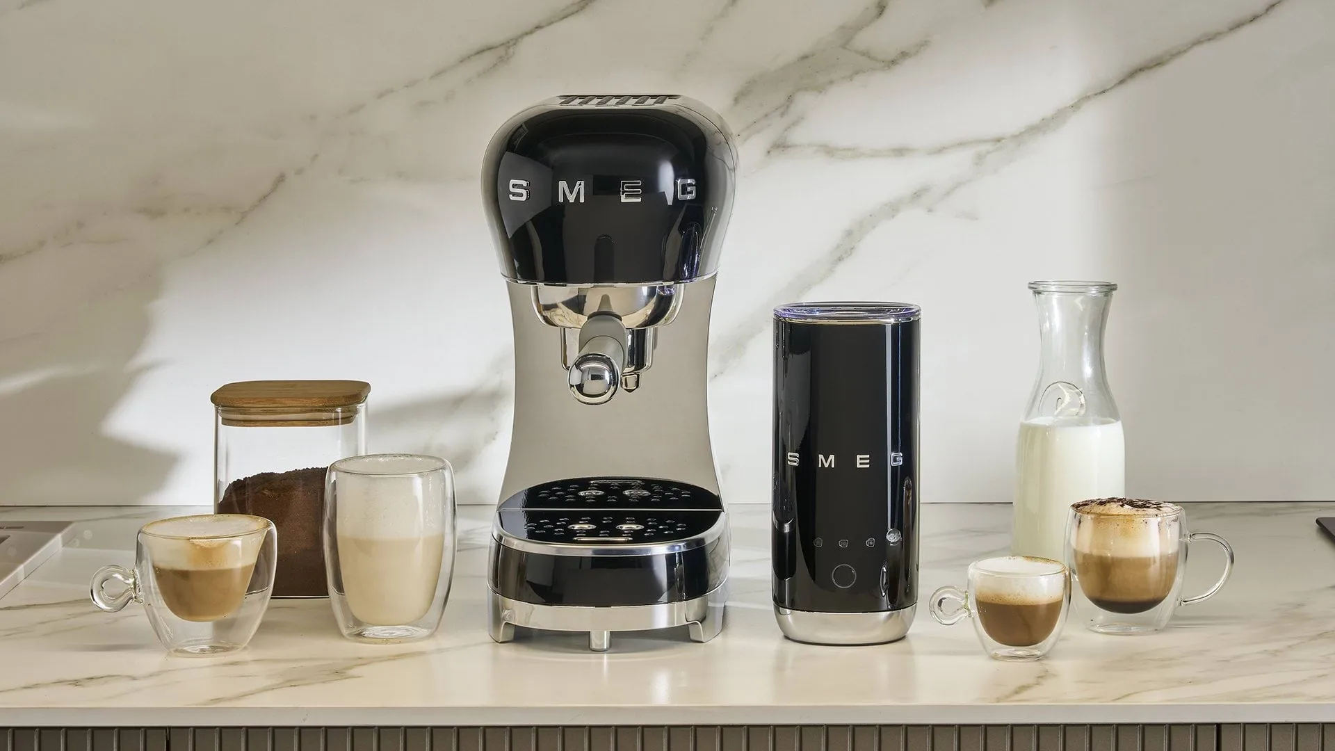 Smeg 50's Style espressomaskin med mjölkskummare, Svart Smeg