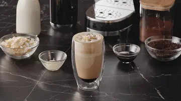 Smeg 50's Style espressomaskin med mjölkskummare - Svart - Smeg