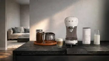 Smeg 50's Style espressomaskin med mjölkskummare - Vit - Smeg