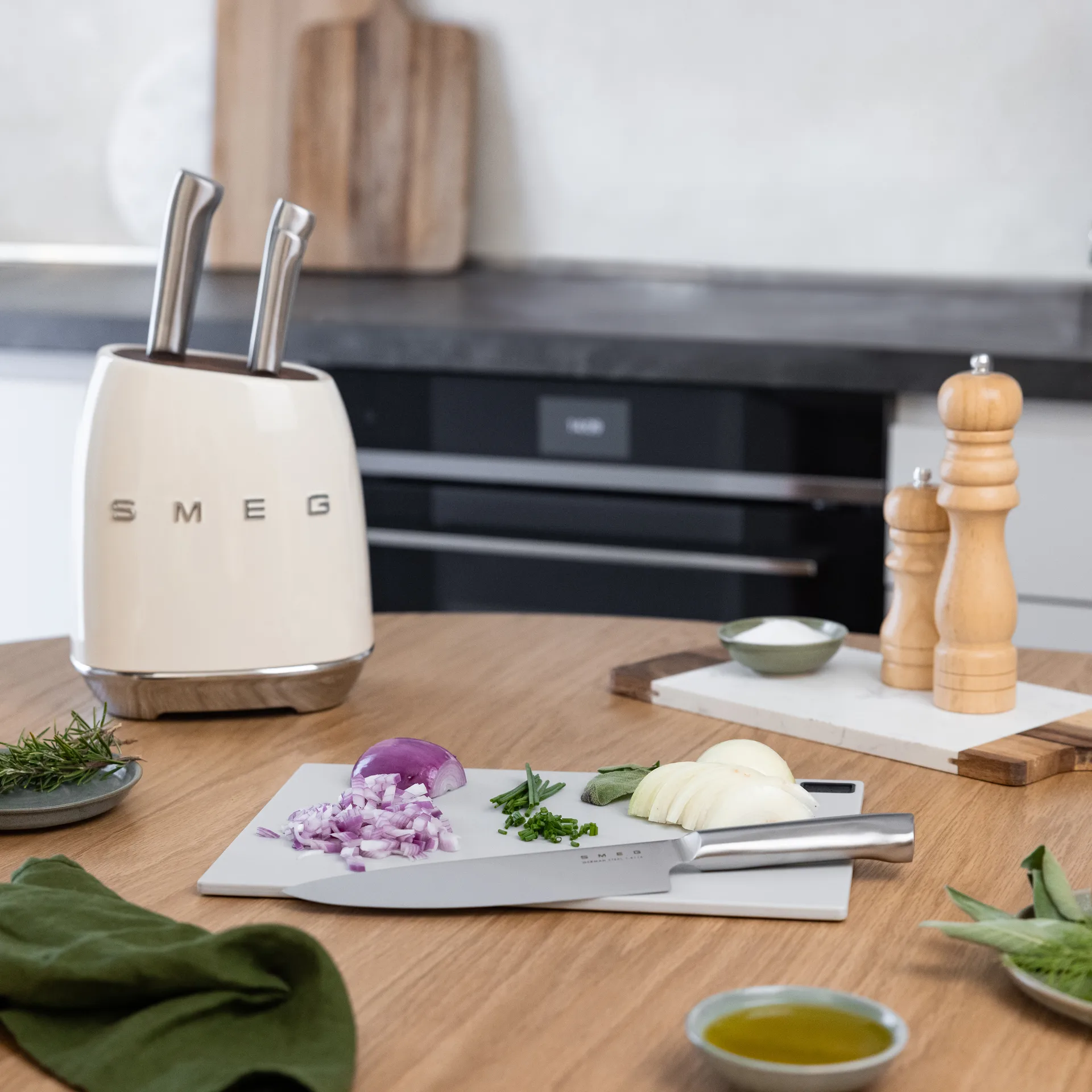 Smeg 50's Style knivset 7 delar, Creme Smeg