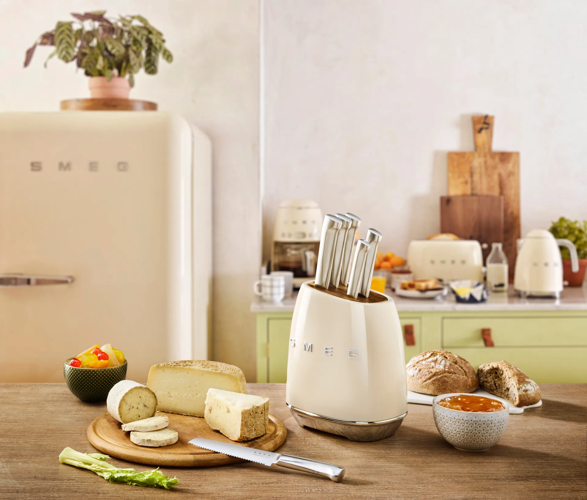 Smeg 50's Style knivset 7 delar, Creme Smeg