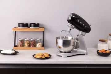 Smeg 50's Style köksmaskin 4,8 L - Svart-silver 800 w - Smeg