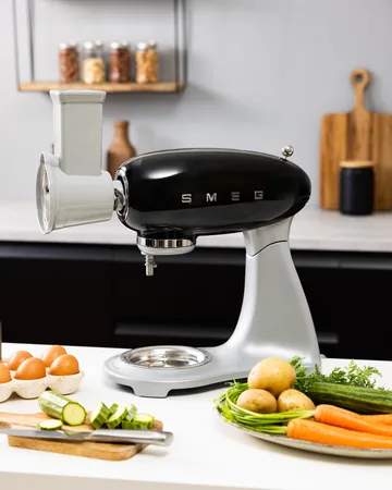 Smeg 50's Style köksmaskin 4,8 L - Svart-silver 800 w - Smeg