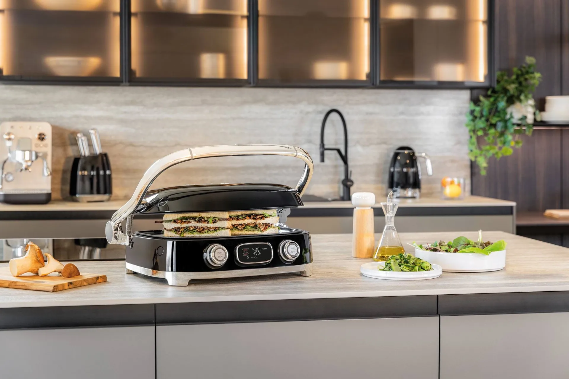 Smeg 50's Style multigrill, Svart högblank Smeg