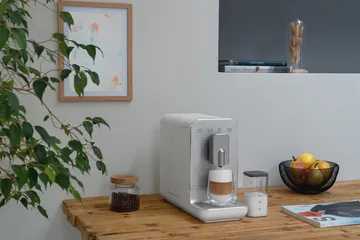 Smeg espressomaskin med behållare automatisk - Vit - Smeg