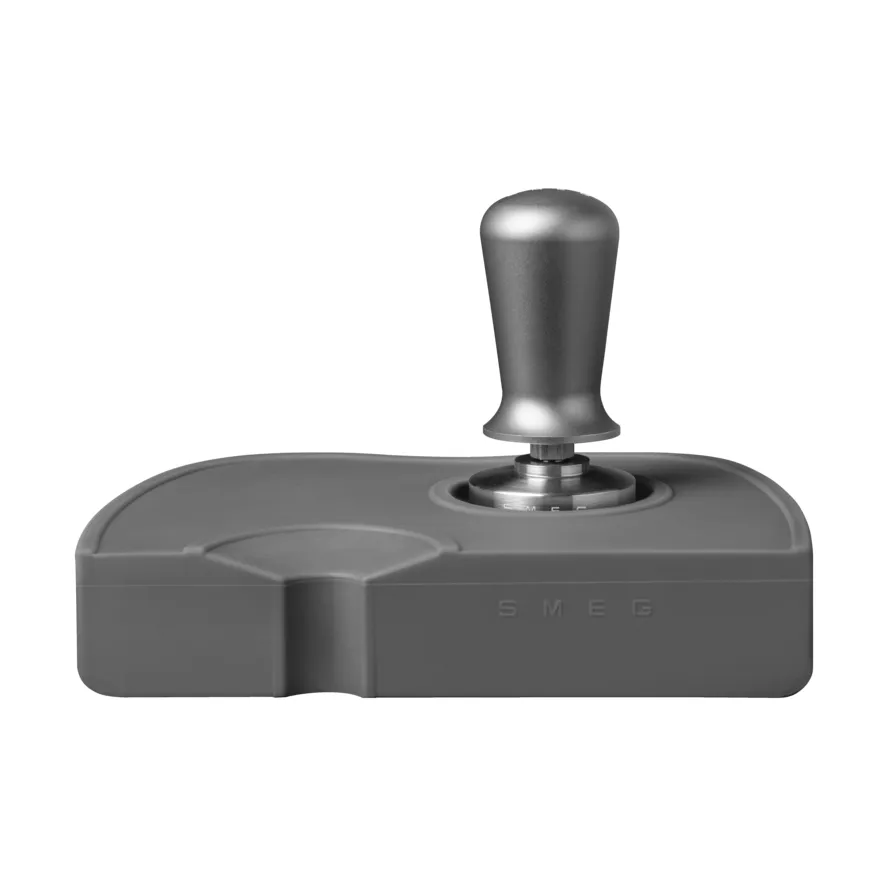 Alternativ bild 0 för Smeg Kalibrerad kaffetamper med formpressad silikonmatta