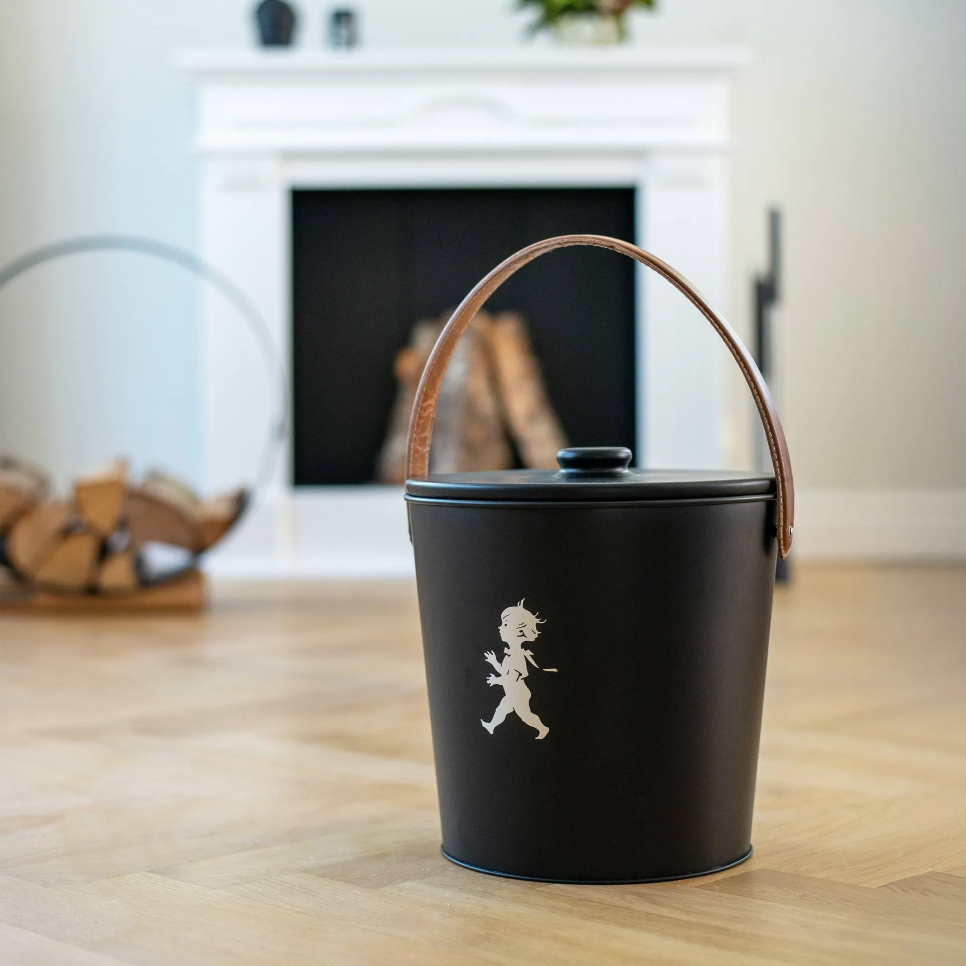 Solstickan askhink, Svart Solstickan Design