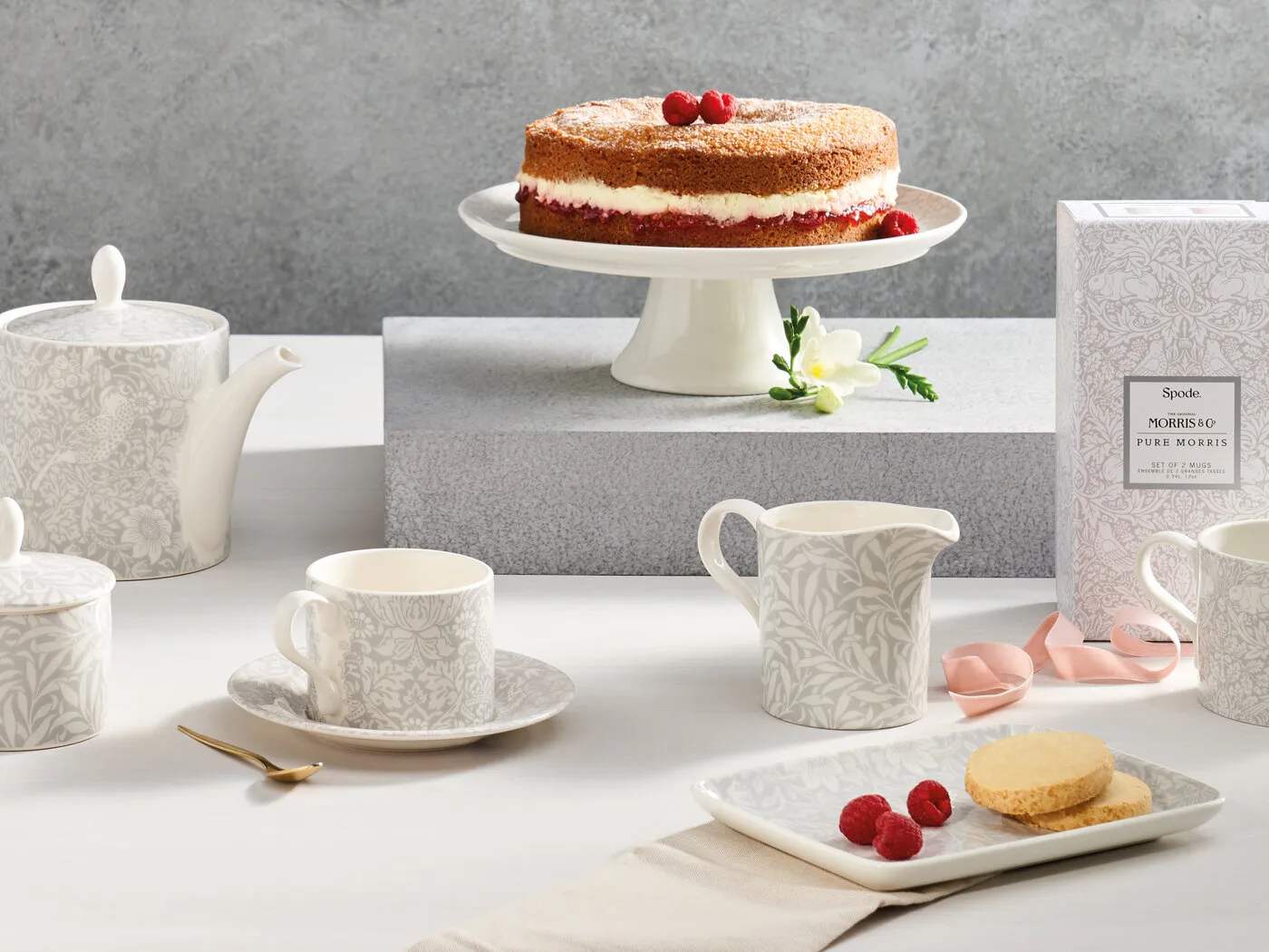 Strawberry Thief tekopp med fat 28 cl, Grey Spode