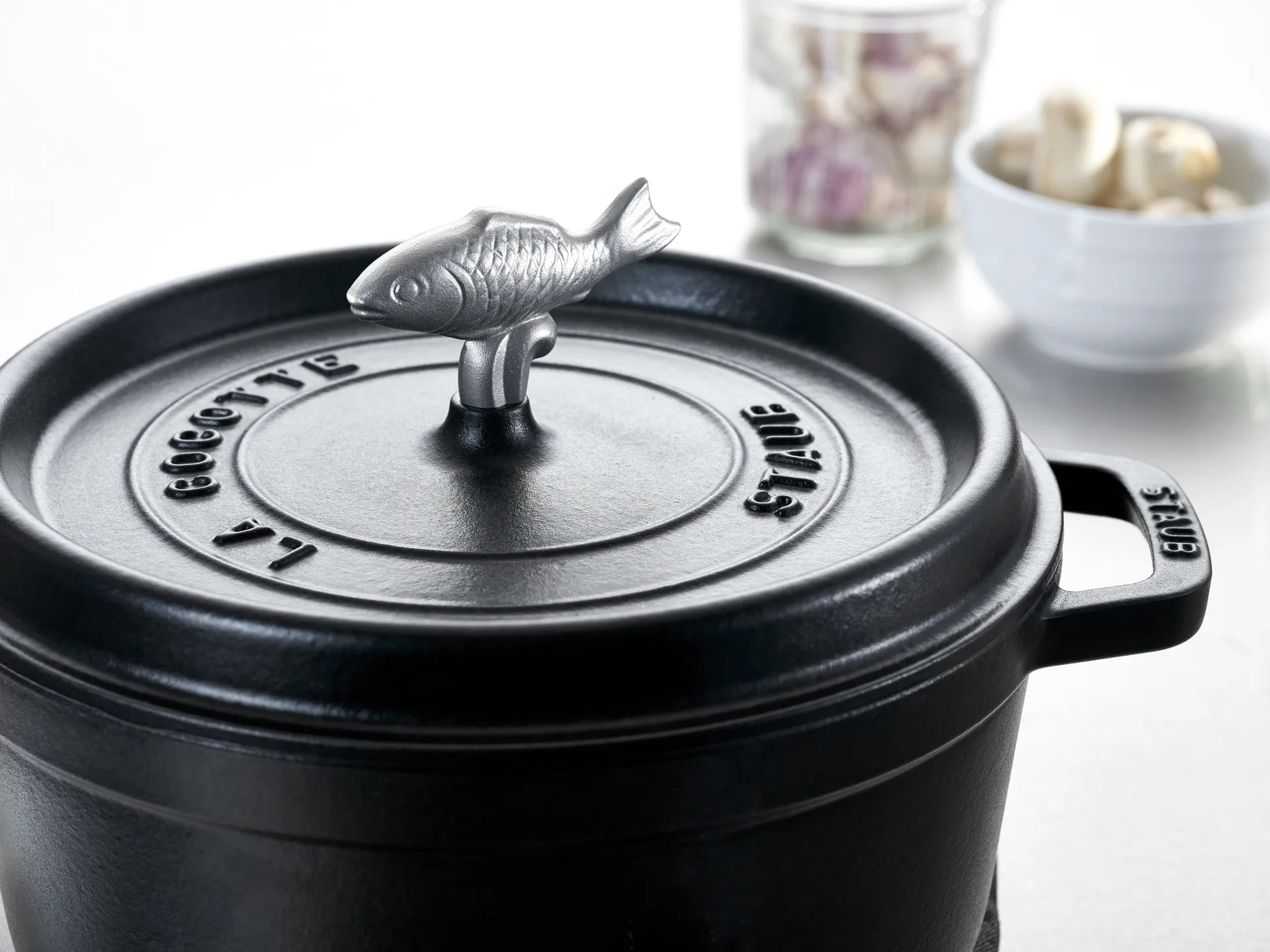 Staub knopp i metall, Fisk STAUB