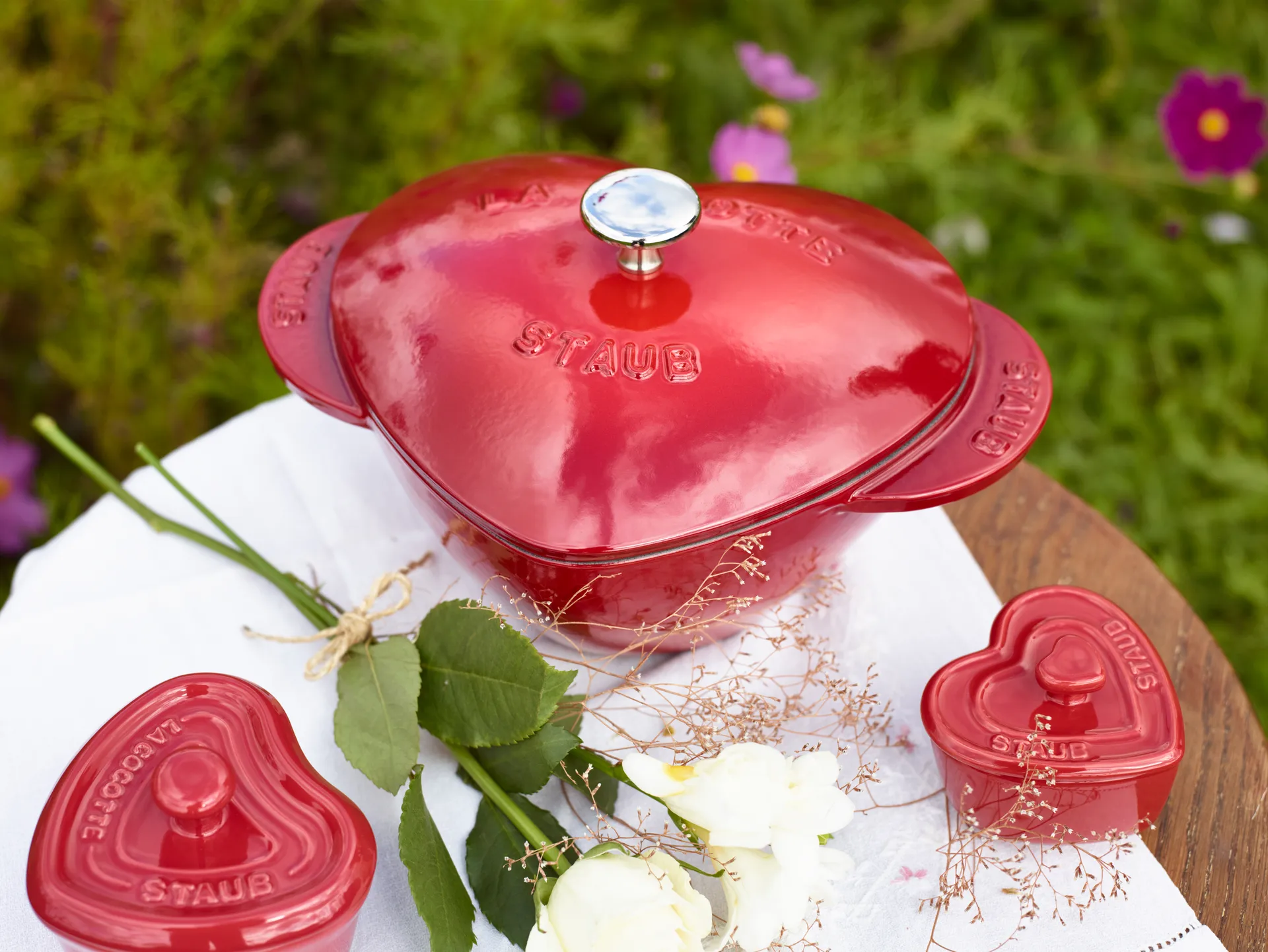 Staub La Cocotte hjärtgryta 1,75 L, Röd STAUB